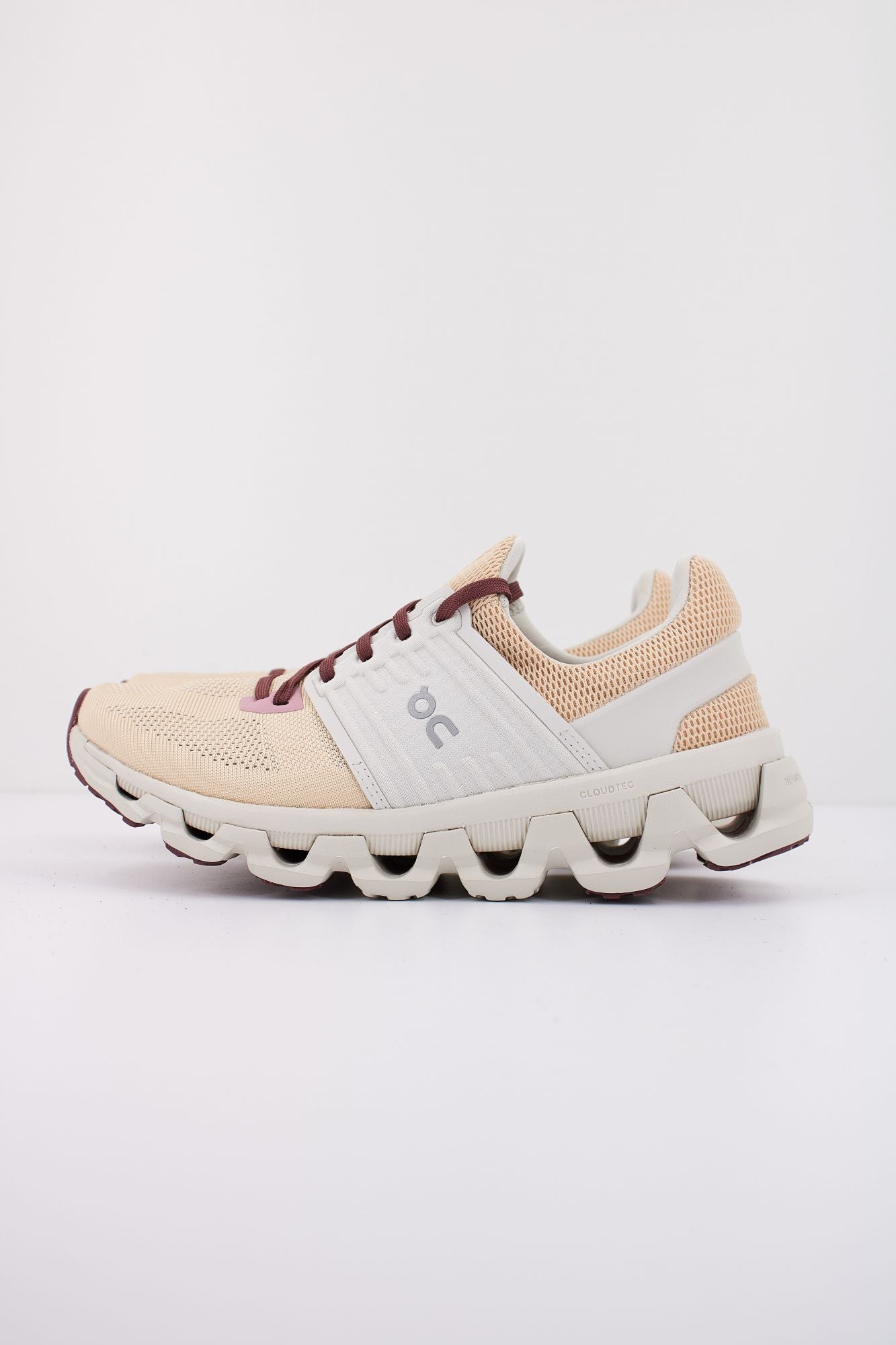 ON RUNNING CLOUDSWIFT 3 AD W en color MARRON CLARO (1)