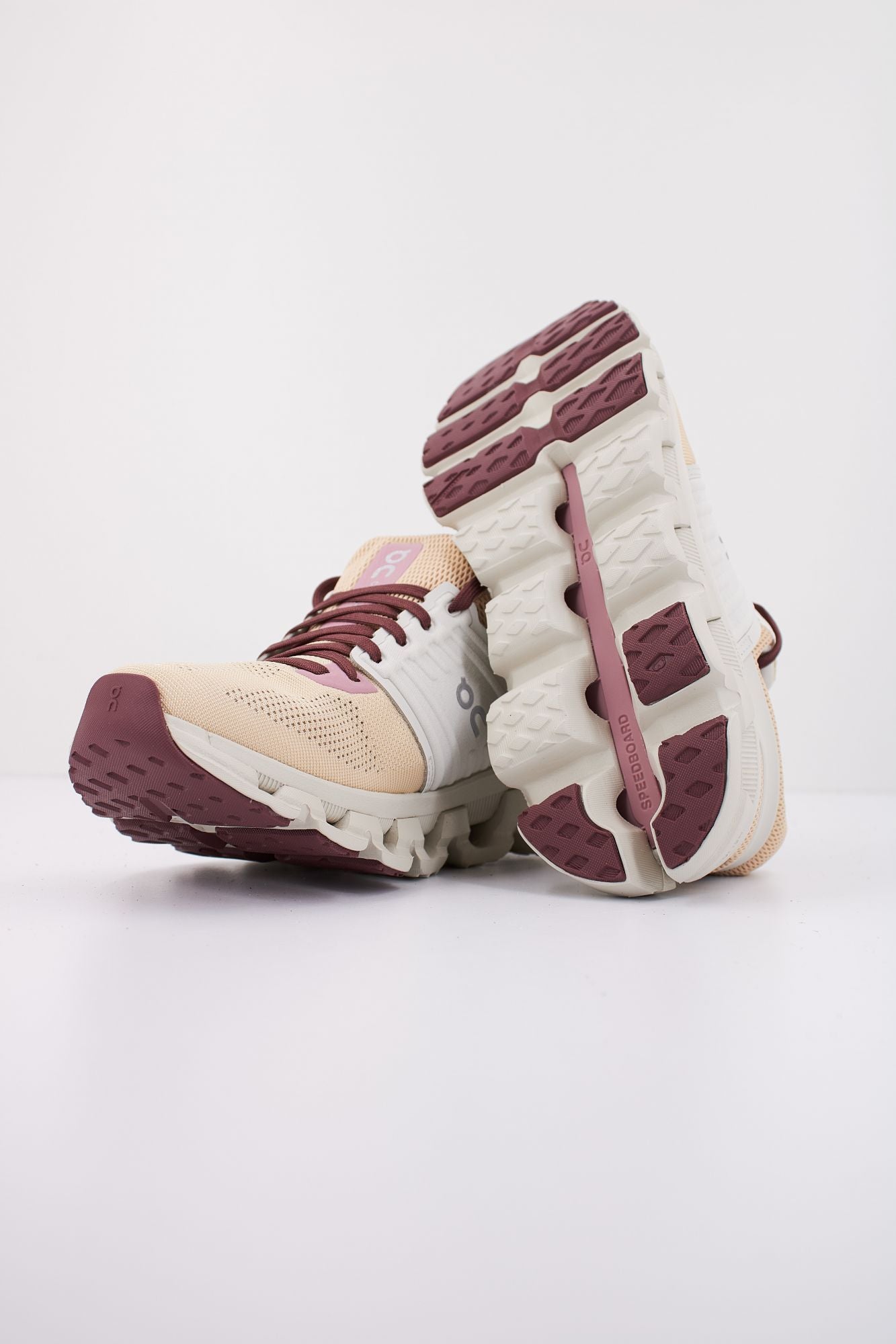 ON RUNNING CLOUDSWIFT 3 AD W en color MARRON CLARO (4)