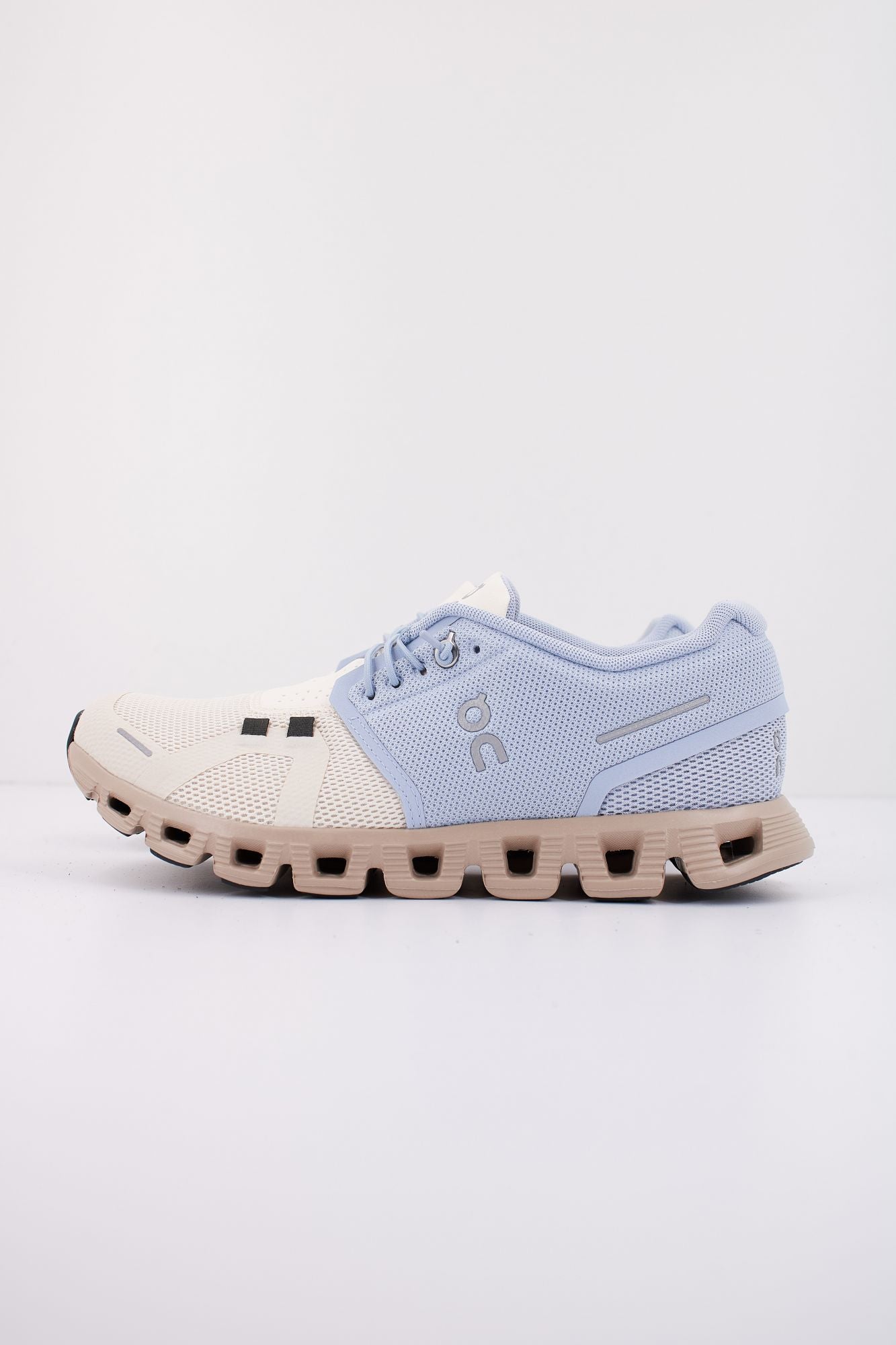 ON RUNNING CLOUD 5 W en color AZUL (1)