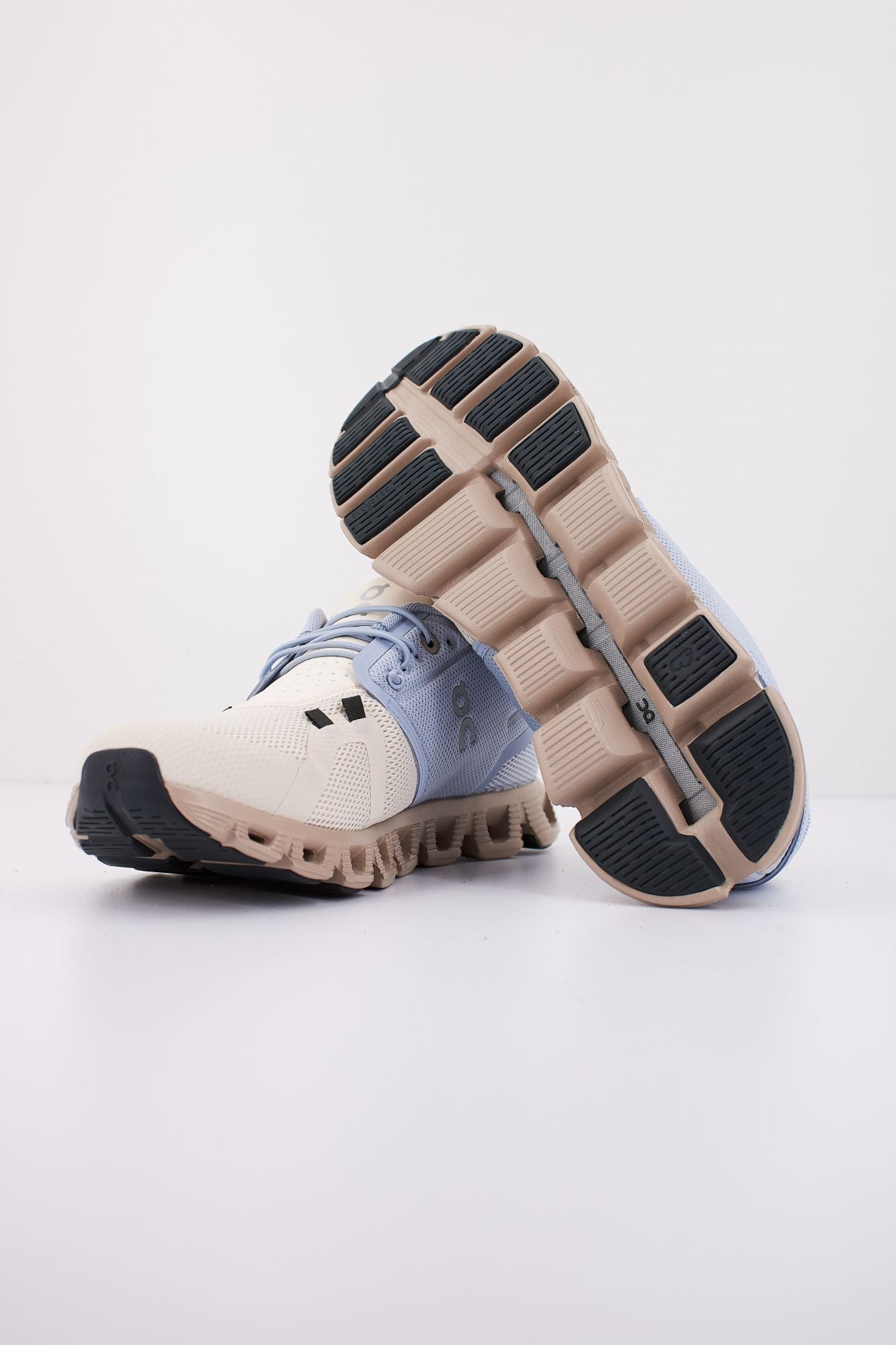 ON RUNNING CLOUD 5 W en color AZUL (4)