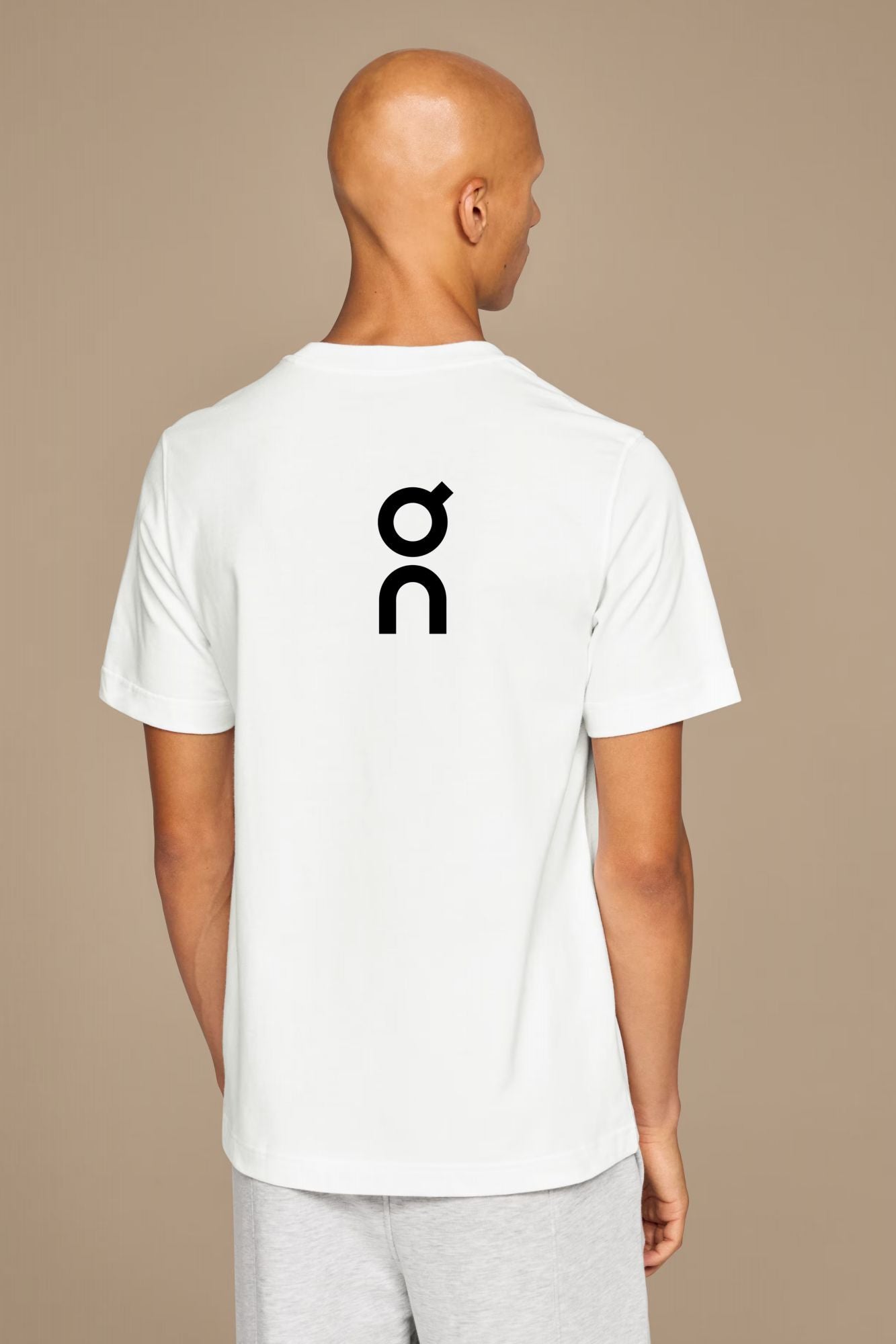 ON RUNNING CLUB T en color BLANCO (2)