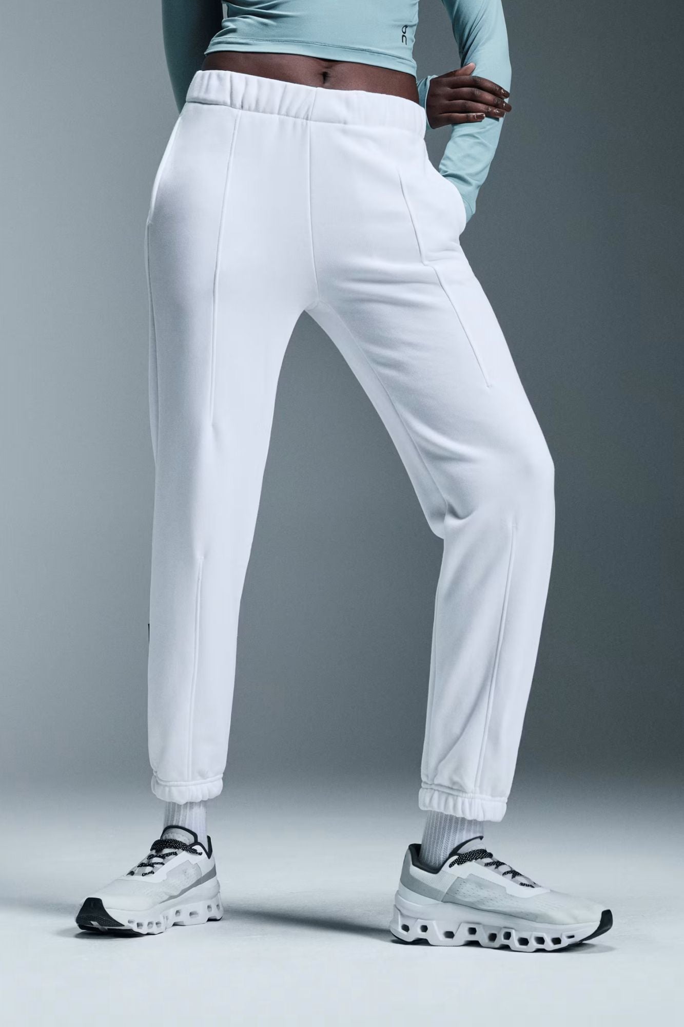 ON RUNNING CLUB PANTS en color BLANCO (1)
