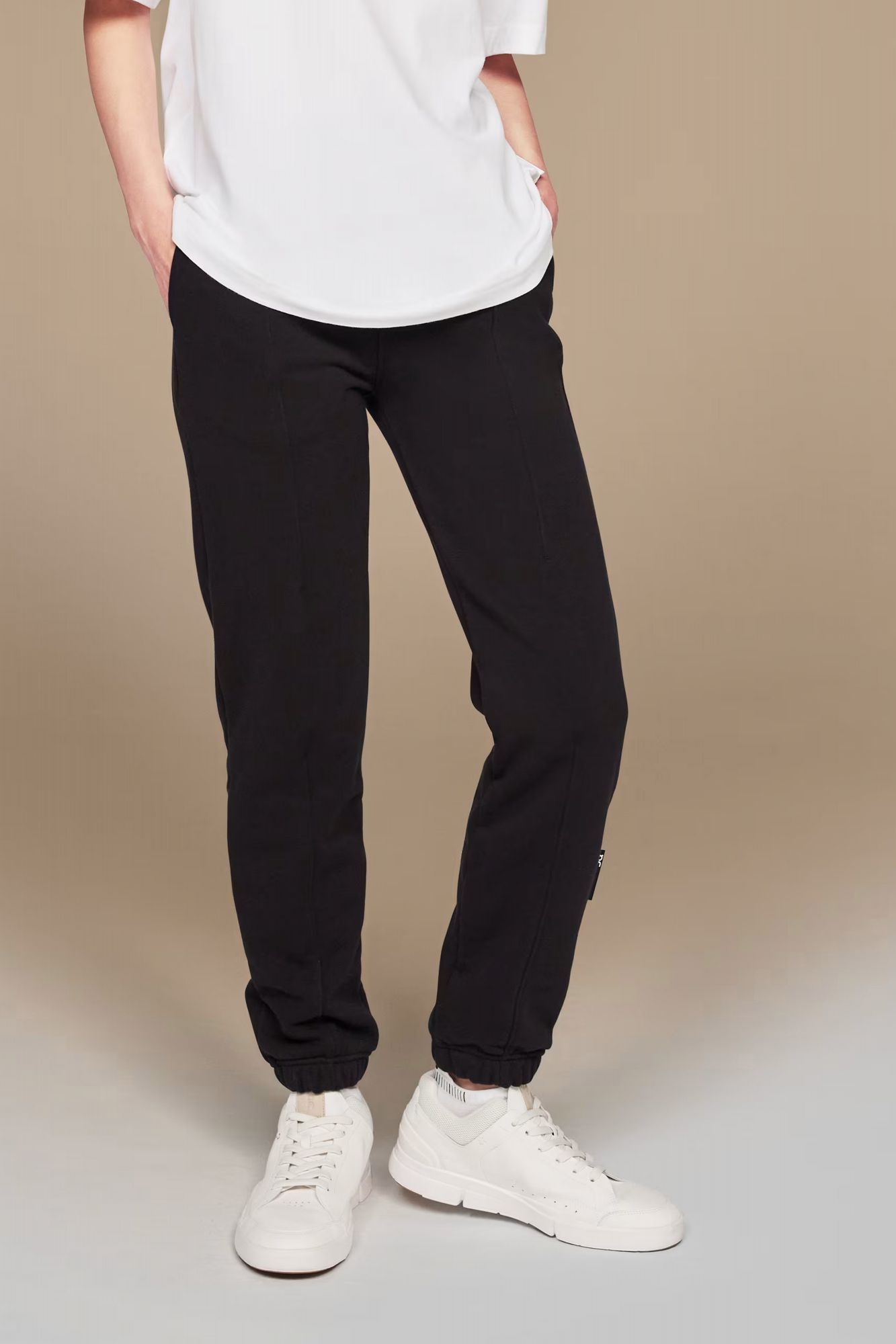 ON RUNNING CLUB PANTS en color NEGRO (1)