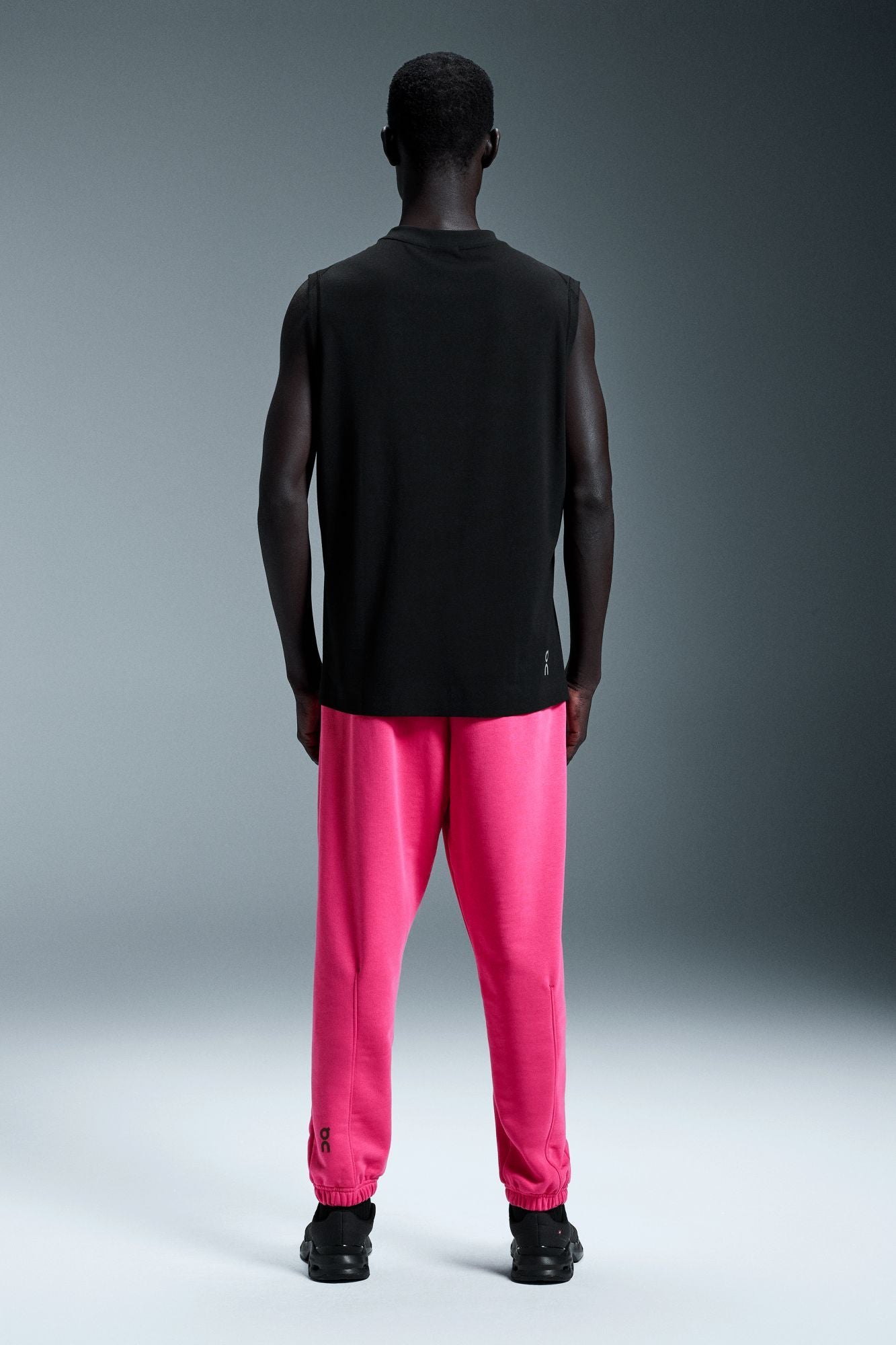 ON RUNNING CLUB PANTS en color ROSA (4)