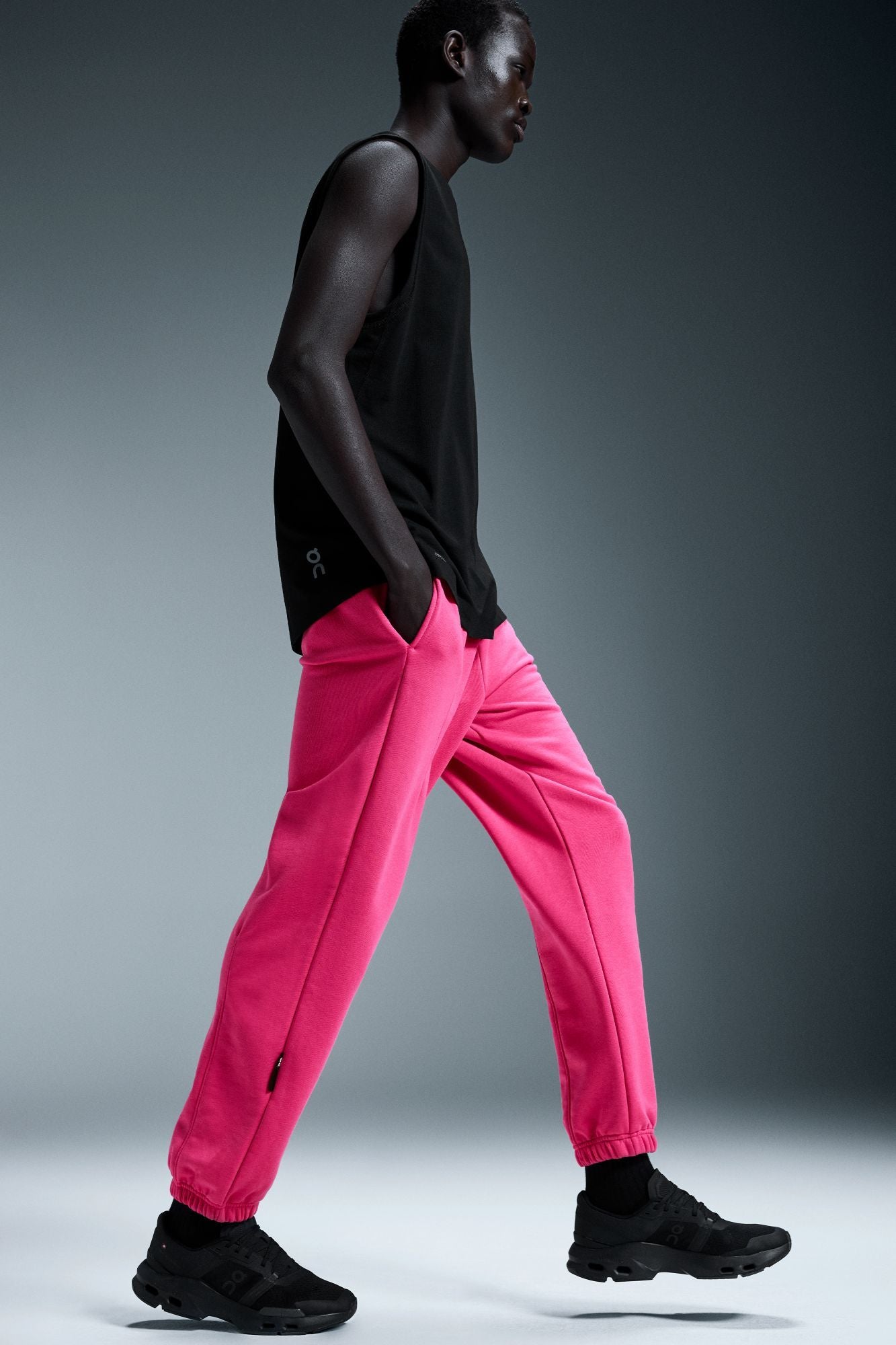 ON RUNNING CLUB PANTS en color ROSA (5)