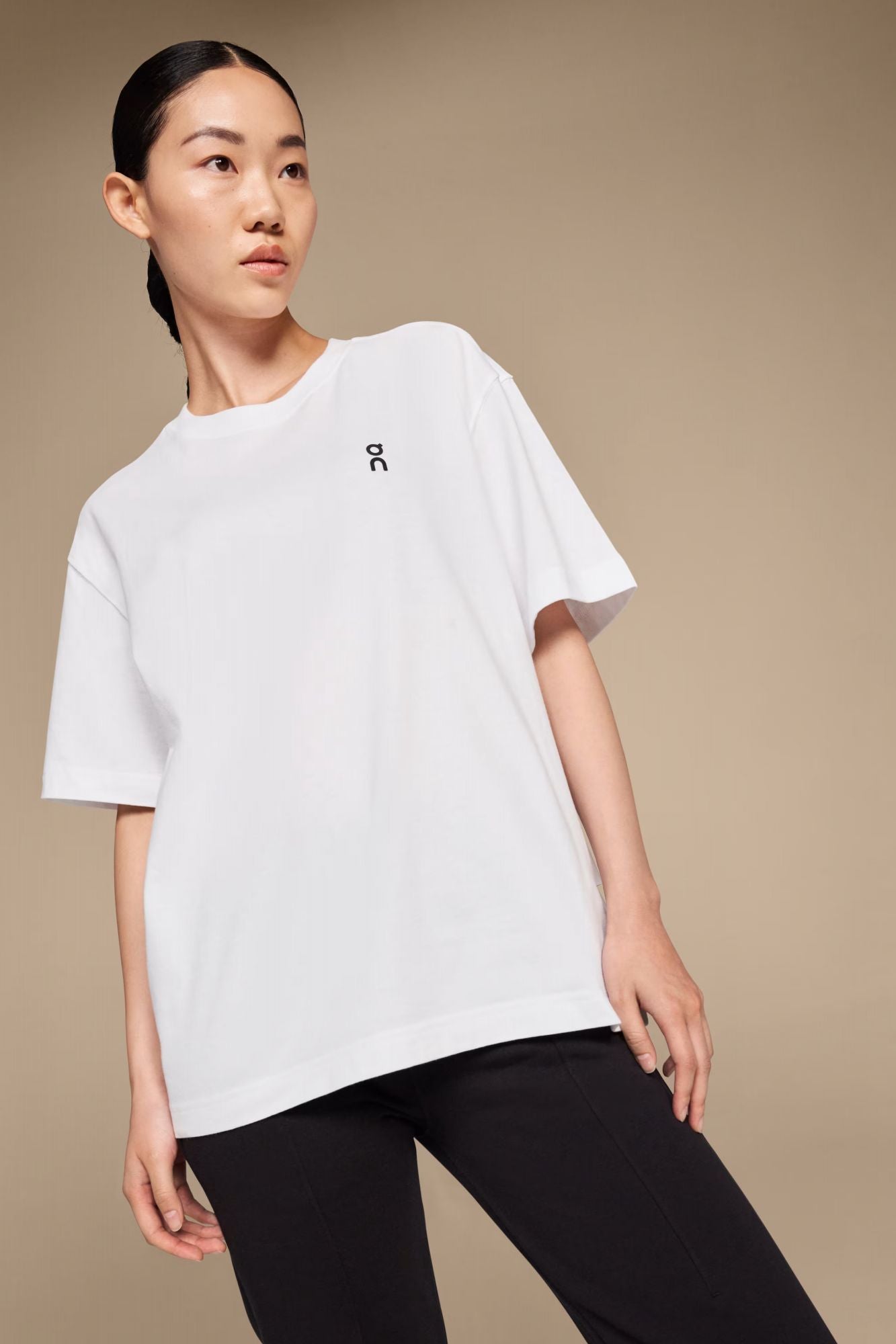 ON RUNNING CLUB T en color BLANCO (1)