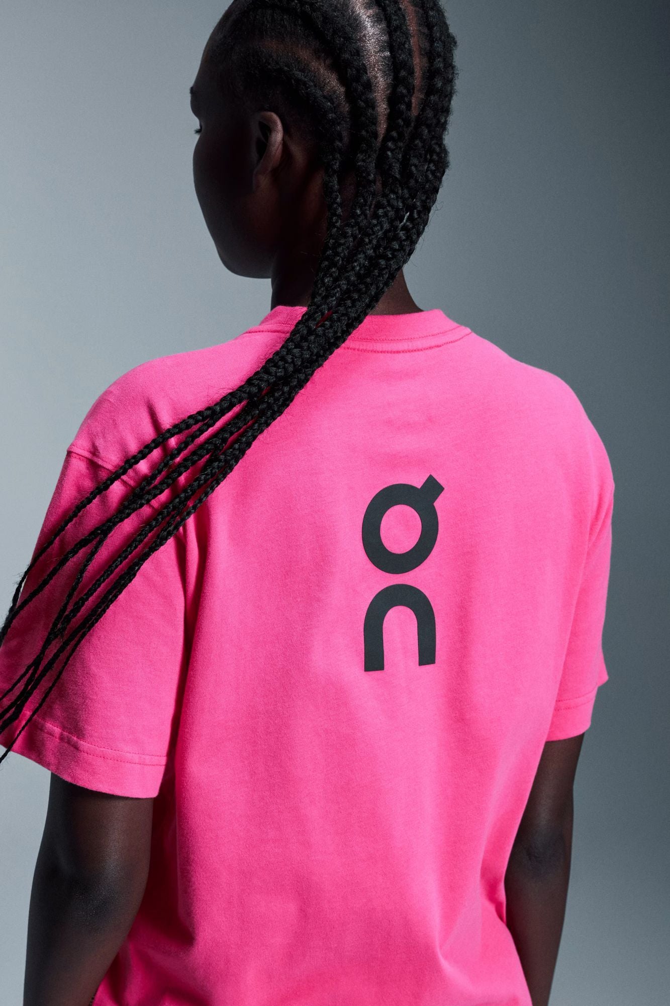 ON RUNNING CLUB T en color ROSA (3)