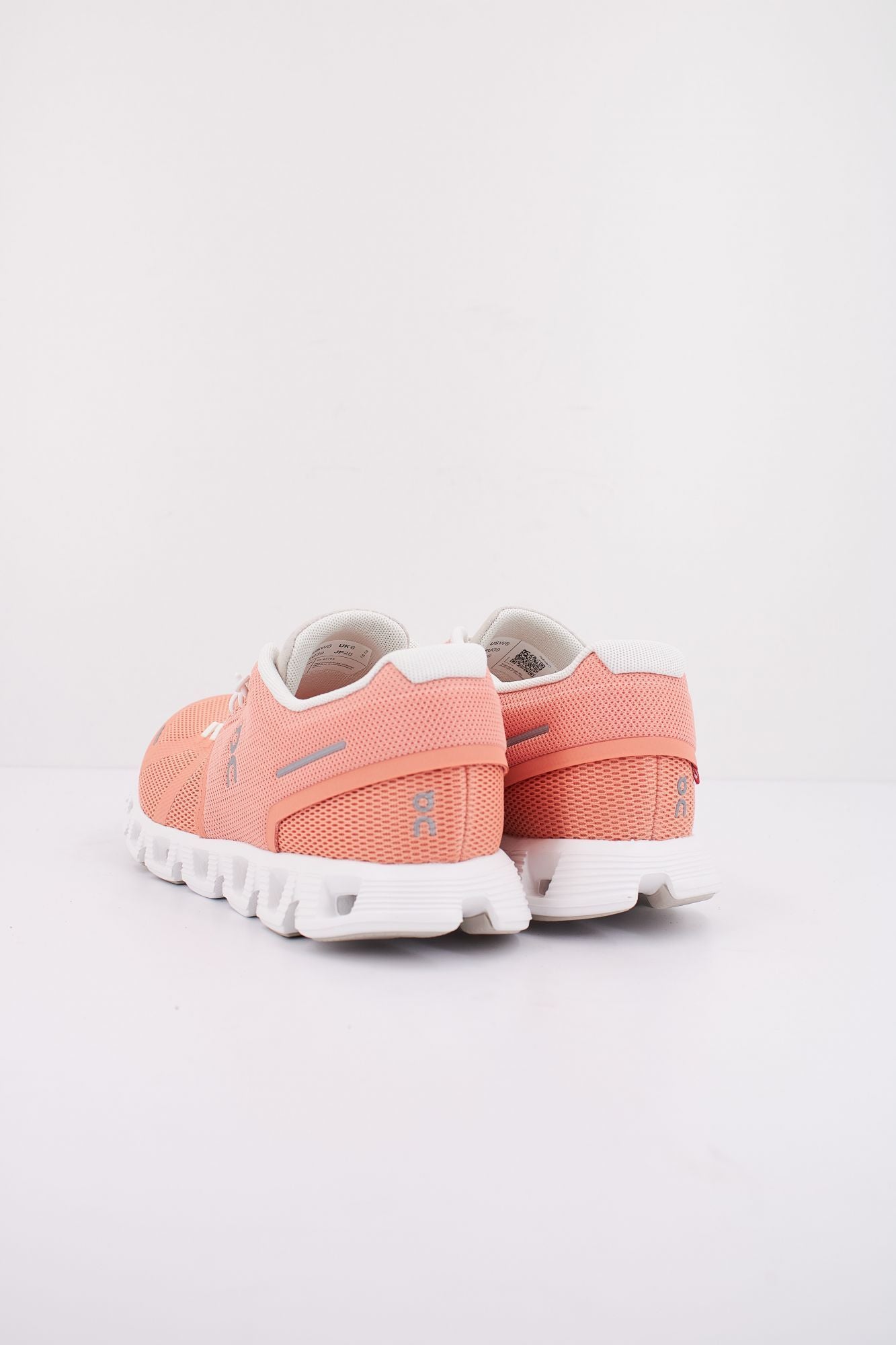 ON RUNNING CLOUD 5 en color ROSA (4)