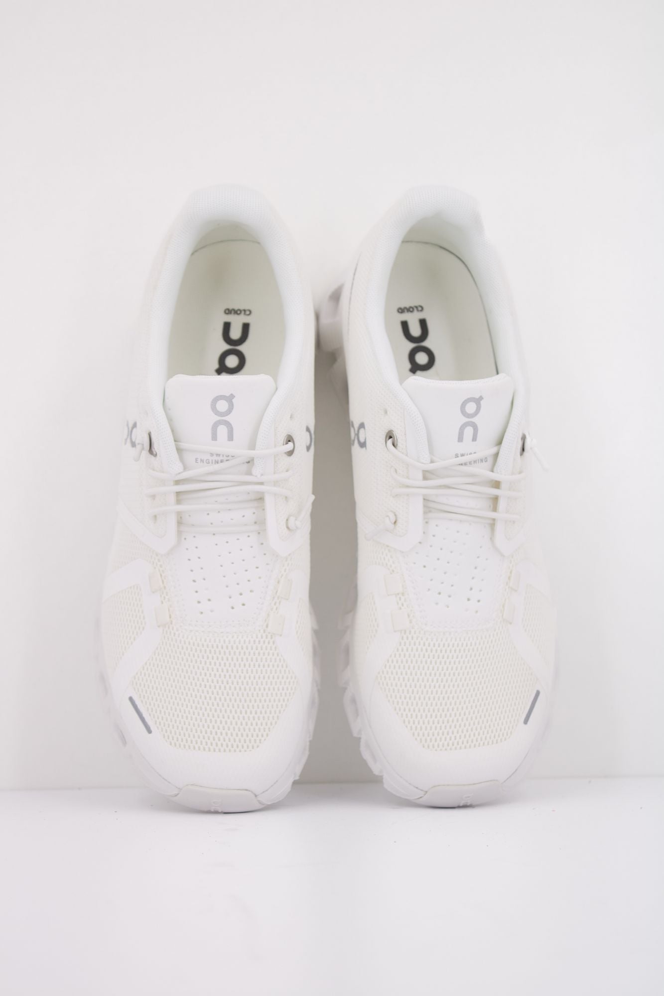 ON RUNNING CLOUD 5 en color BLANCO (3)