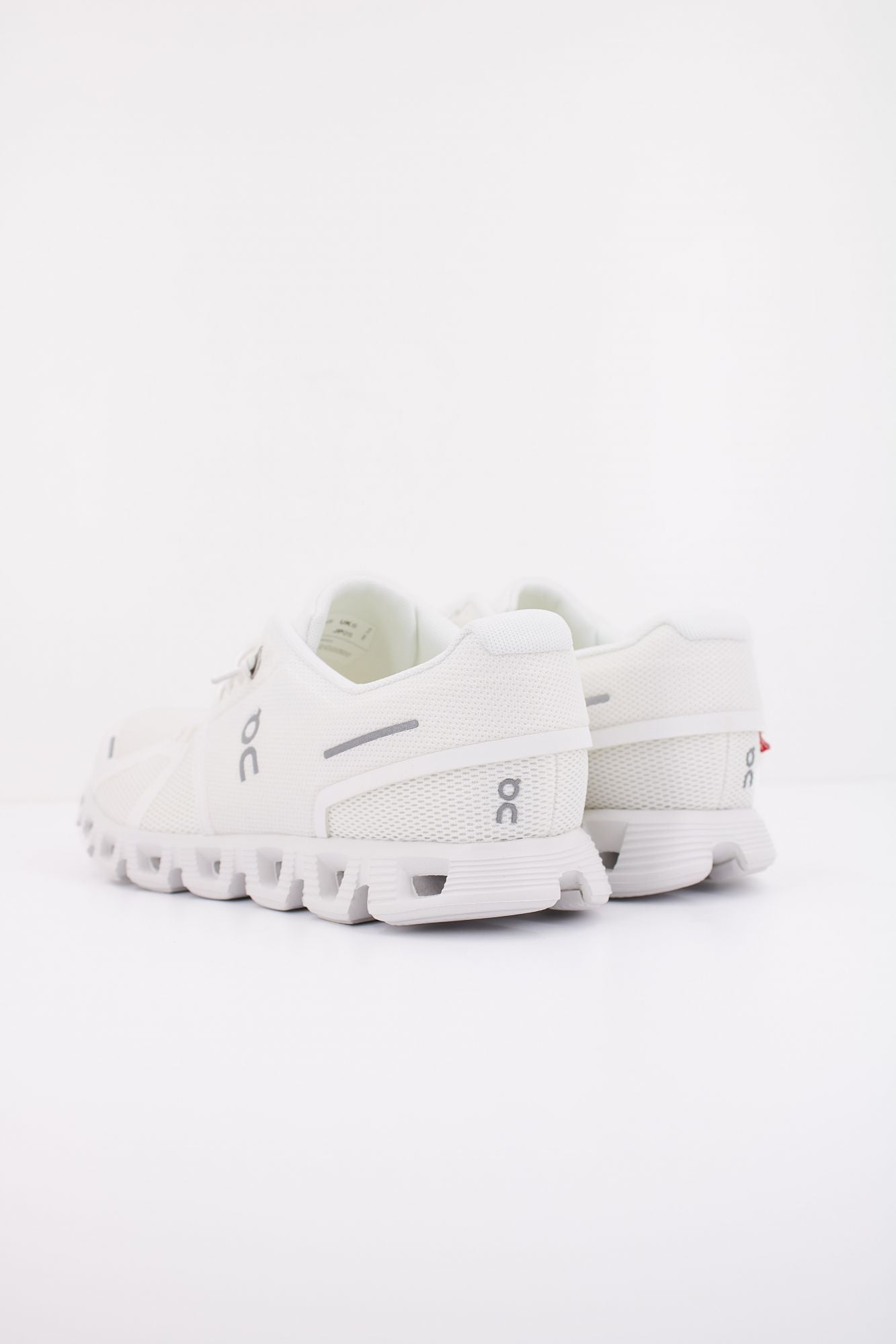 ON RUNNING CLOUD 5 en color BLANCO (4)
