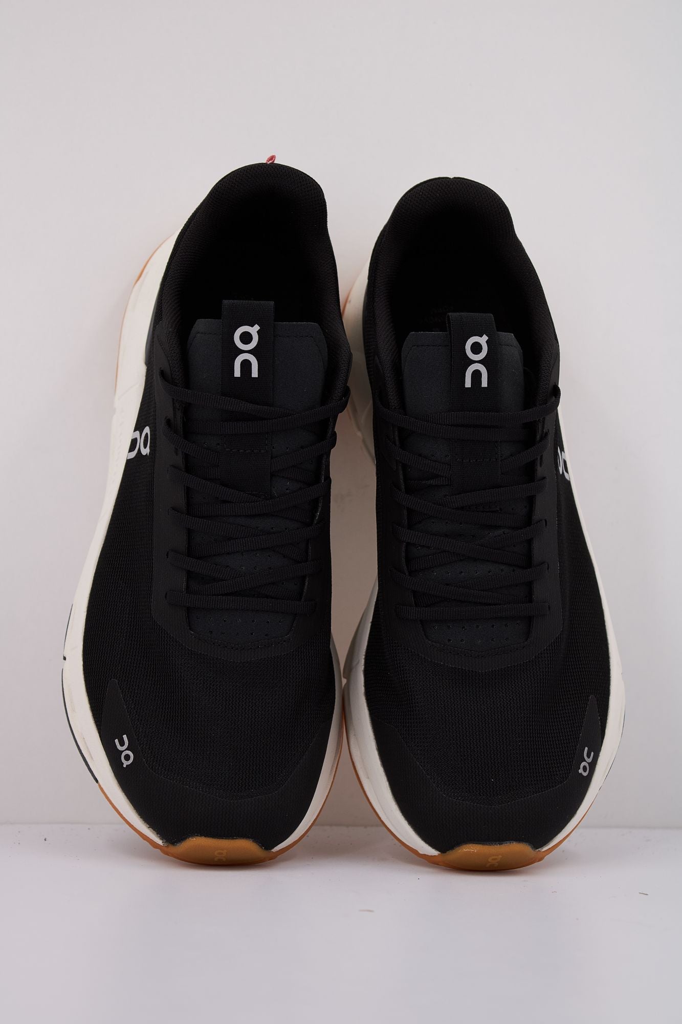 ON RUNNING CLOUDNOVA FORM 2 en color NEGRO (3)