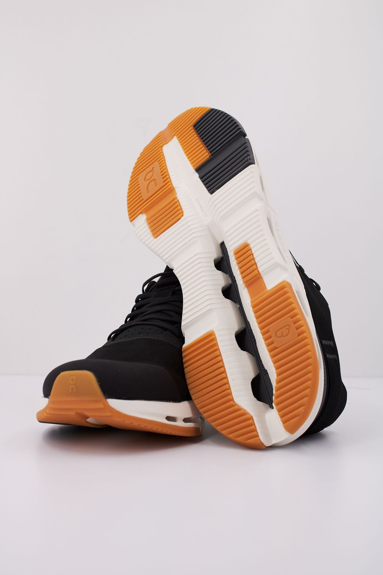 ON RUNNING CLOUDNOVA FORM 2 en color NEGRO (5)