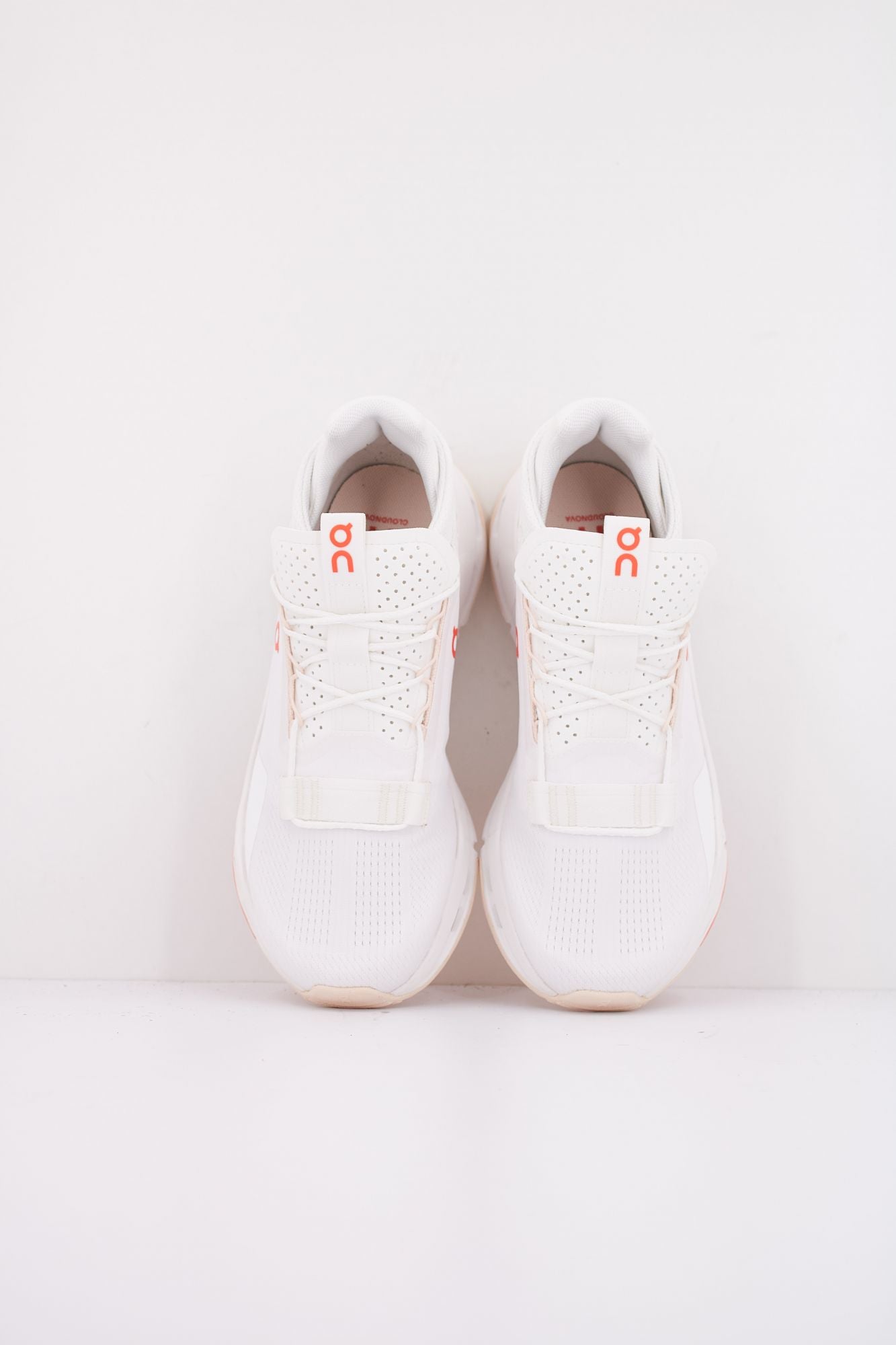 ON RUNNING CLOUDNOVA 2 en color BLANCO (3)