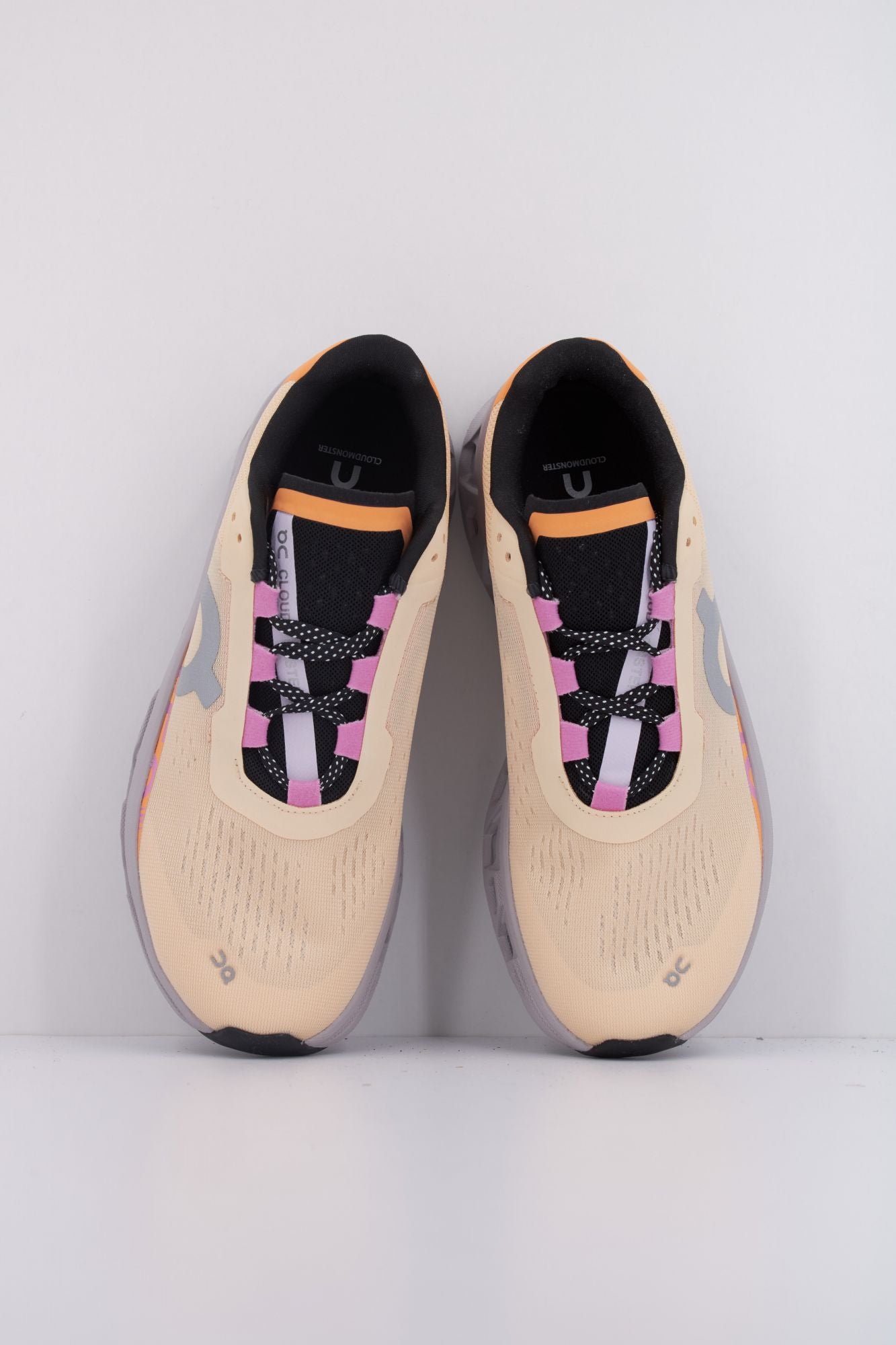 ON RUNNING 61 97651 en color AMARILLO (3)