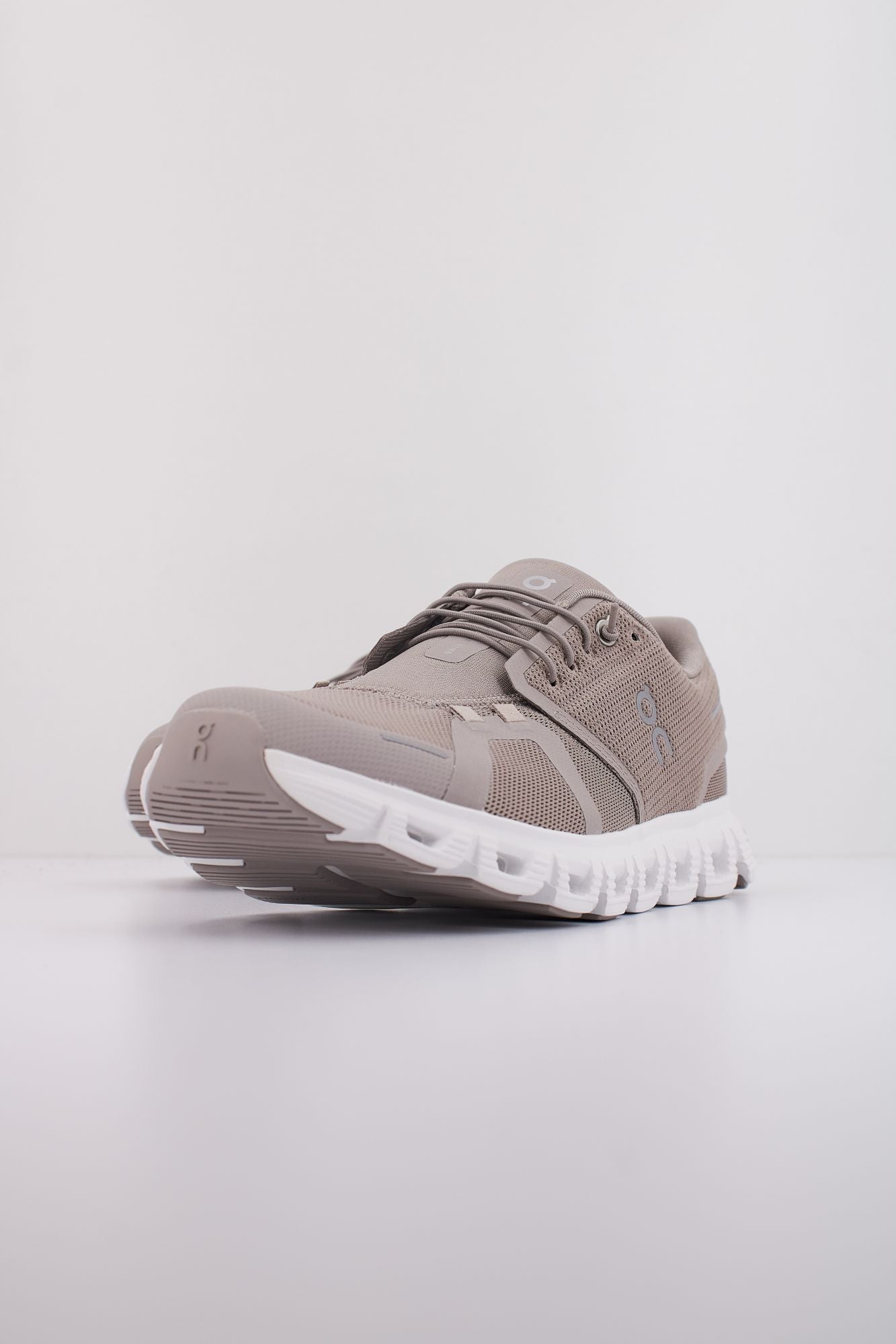 ON RUNNING CLOUD 6 en color MARRON (2)