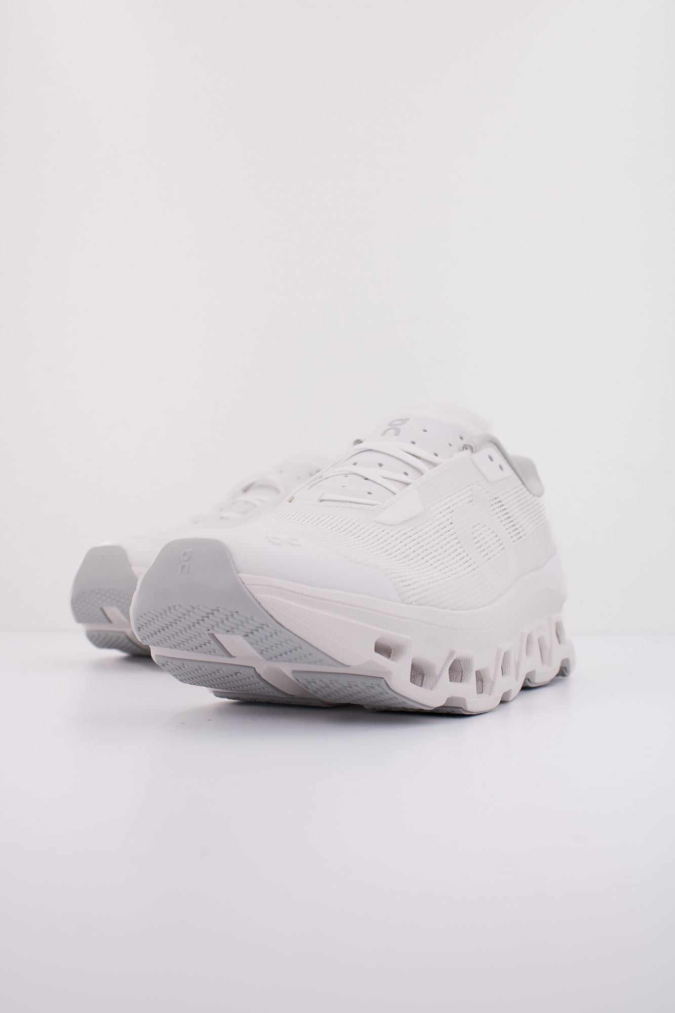ON RUNNING CLOUDMONSTER en color BLANCO (2)