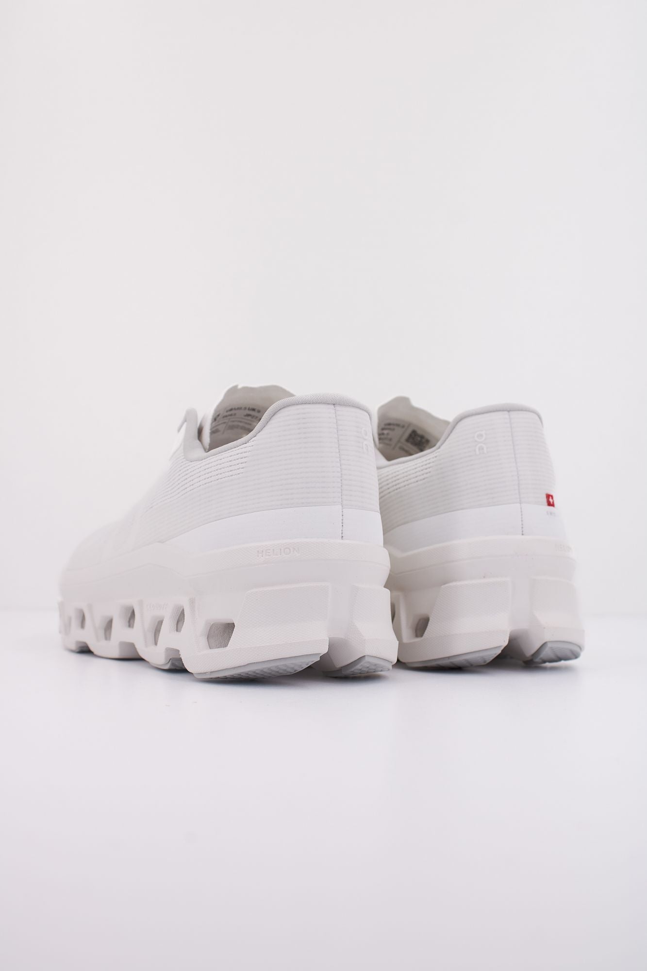 ON RUNNING CLOUDMONSTER en color BLANCO (4)