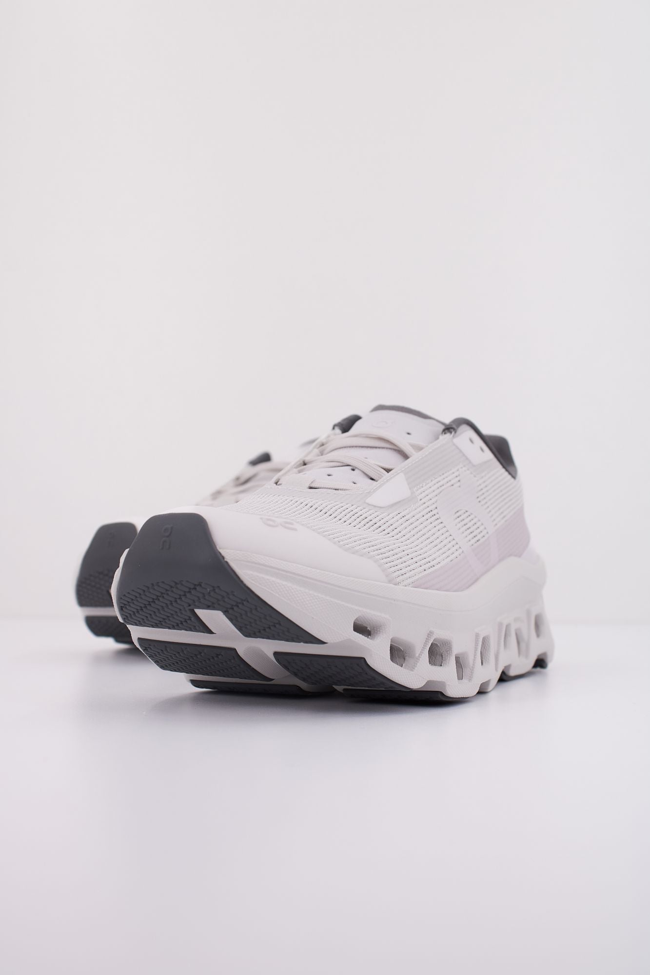 ON RUNNING CLOUDMONSTER en color BLANCO (2)