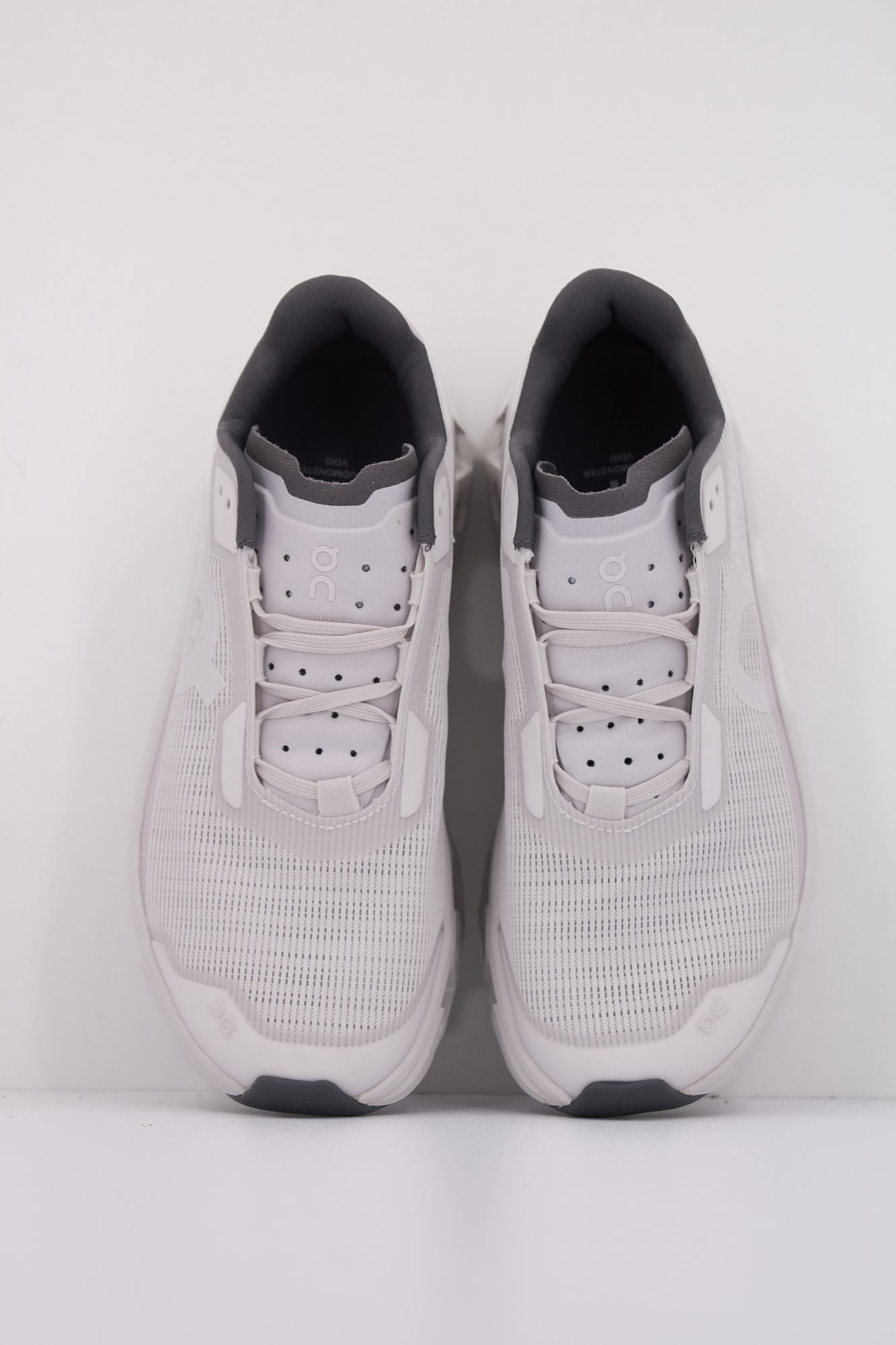 ON RUNNING CLOUDMONSTER en color BLANCO (3)