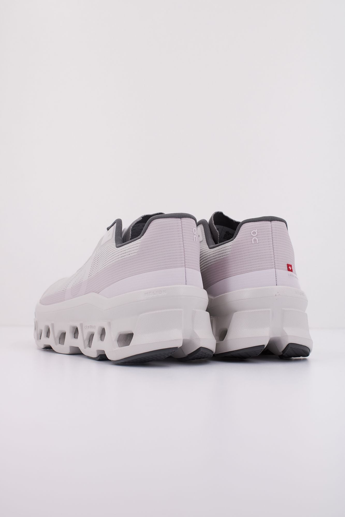 ON RUNNING CLOUDMONSTER en color BLANCO (4)