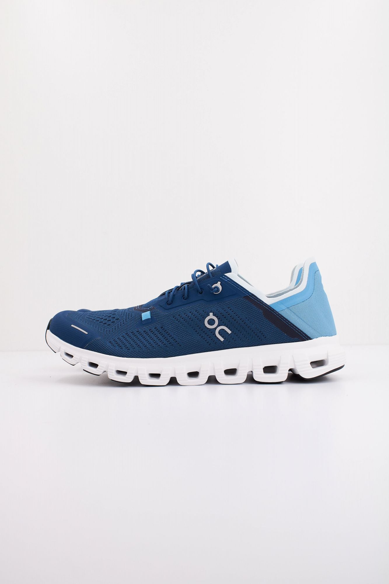 ON RUNNING CLOUD 6 COAST en color AZUL (1)