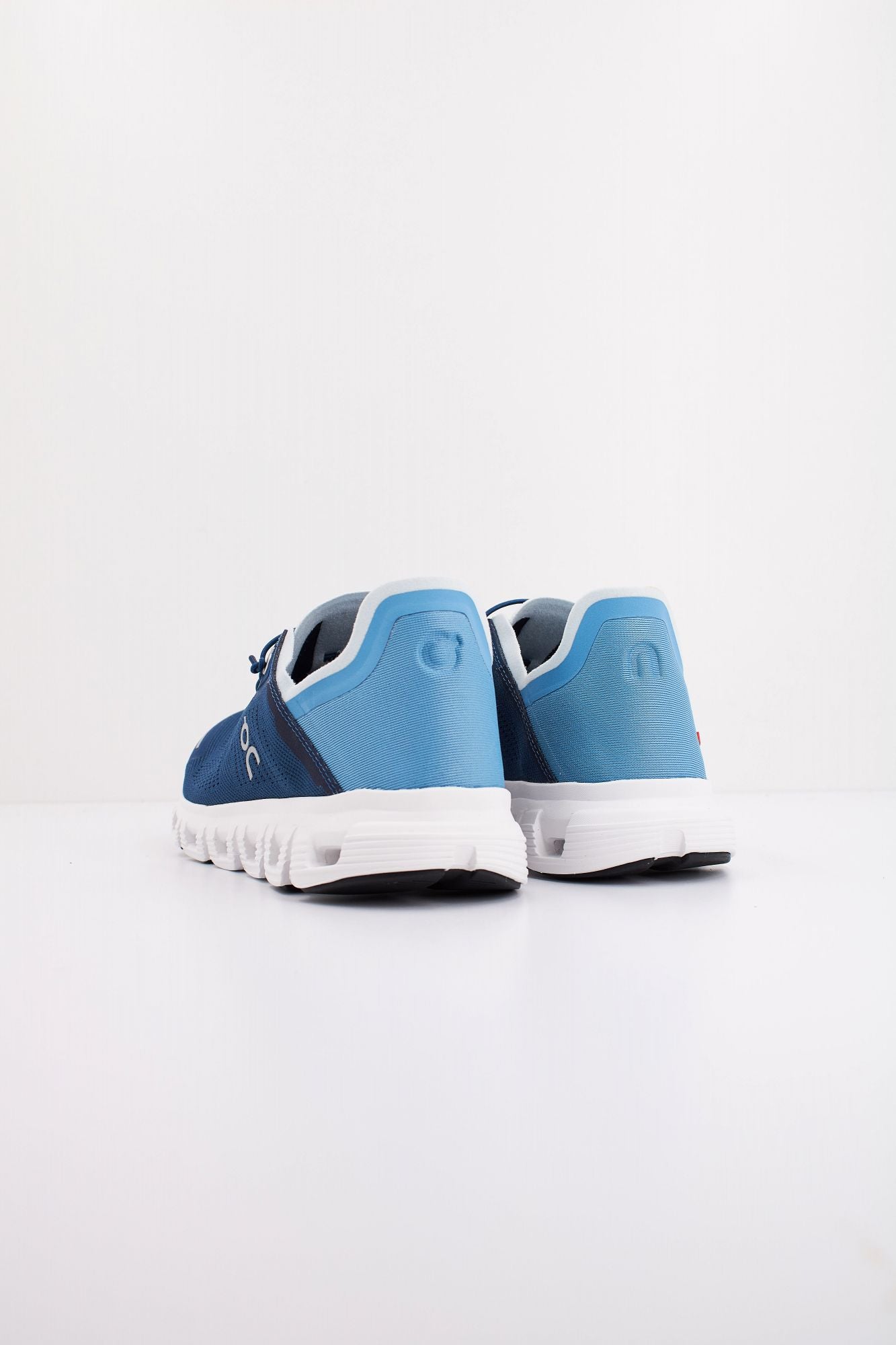 ON RUNNING CLOUD 6 COAST en color AZUL (4)