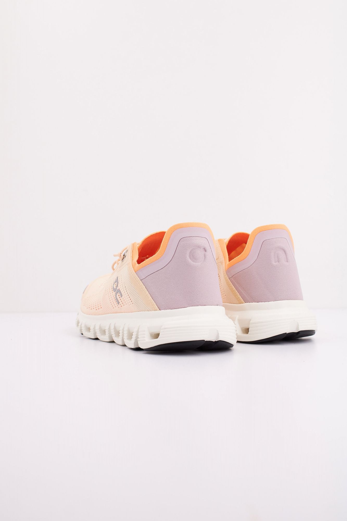 ON RUNNING CLOUD 6 PUSH en color NARANJA (4)