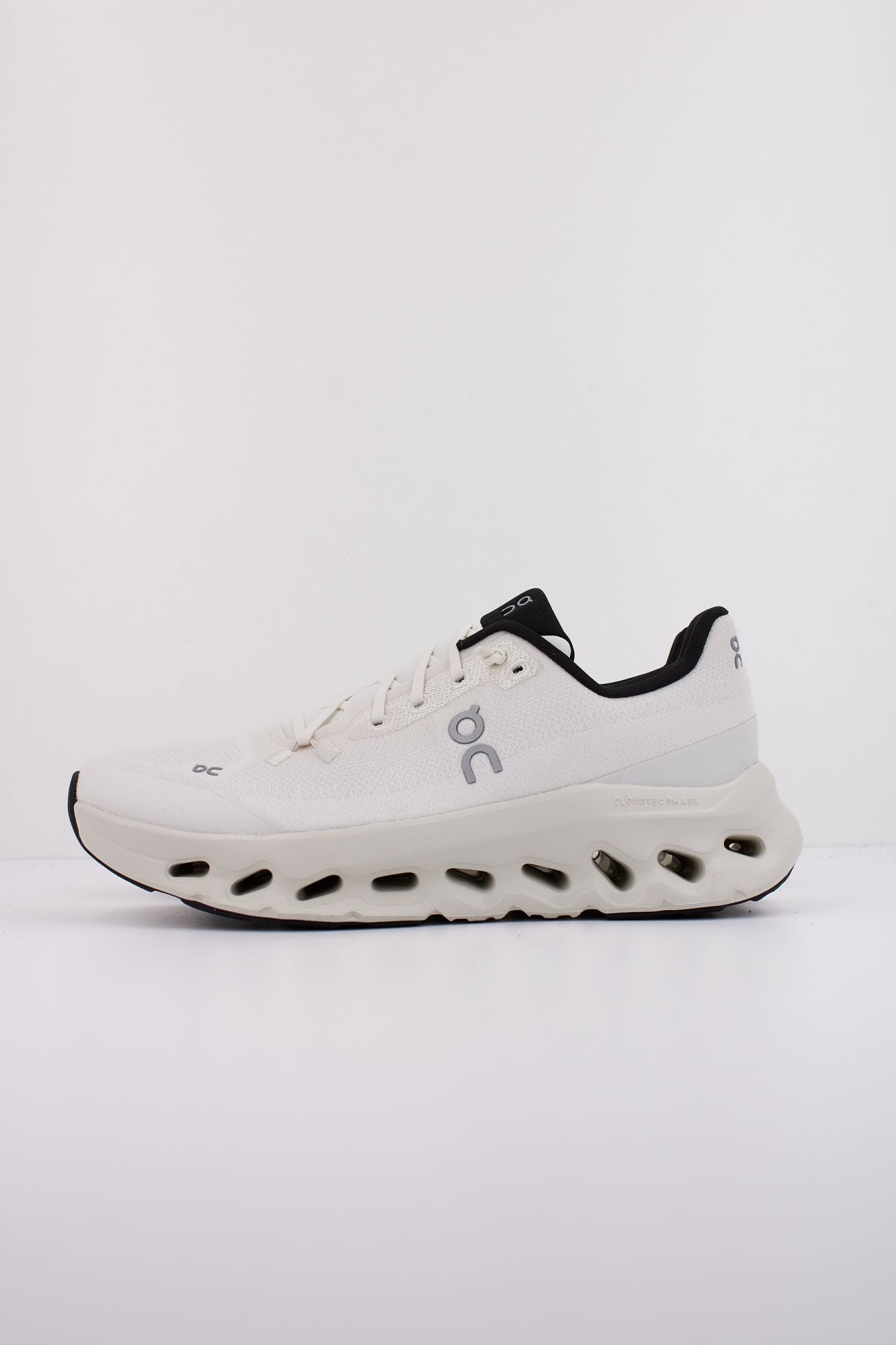 ON RUNNING CLOUDTILT en color BLANCO (1)