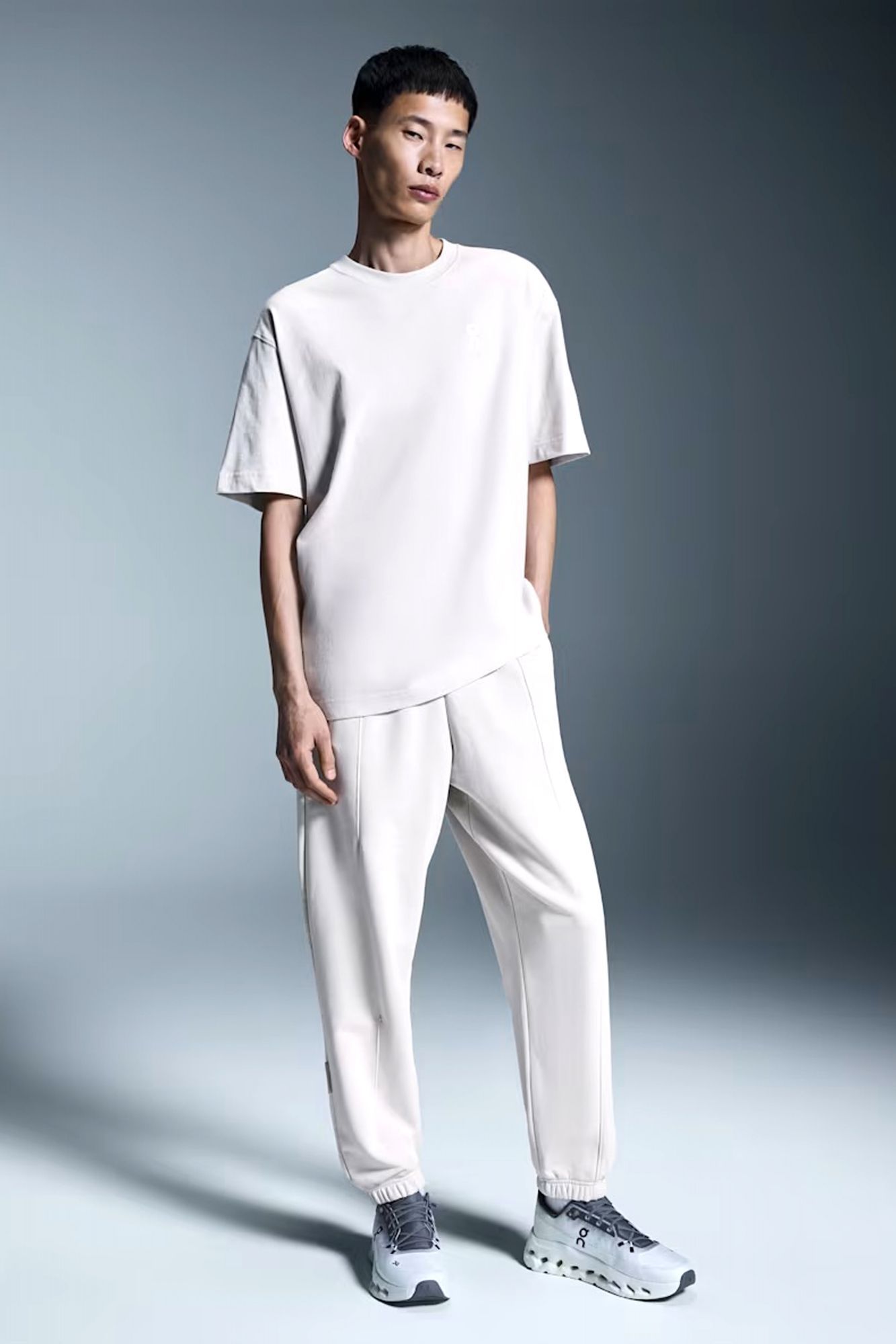 ON RUNNING CLUB PANTS en color BEIS (3)