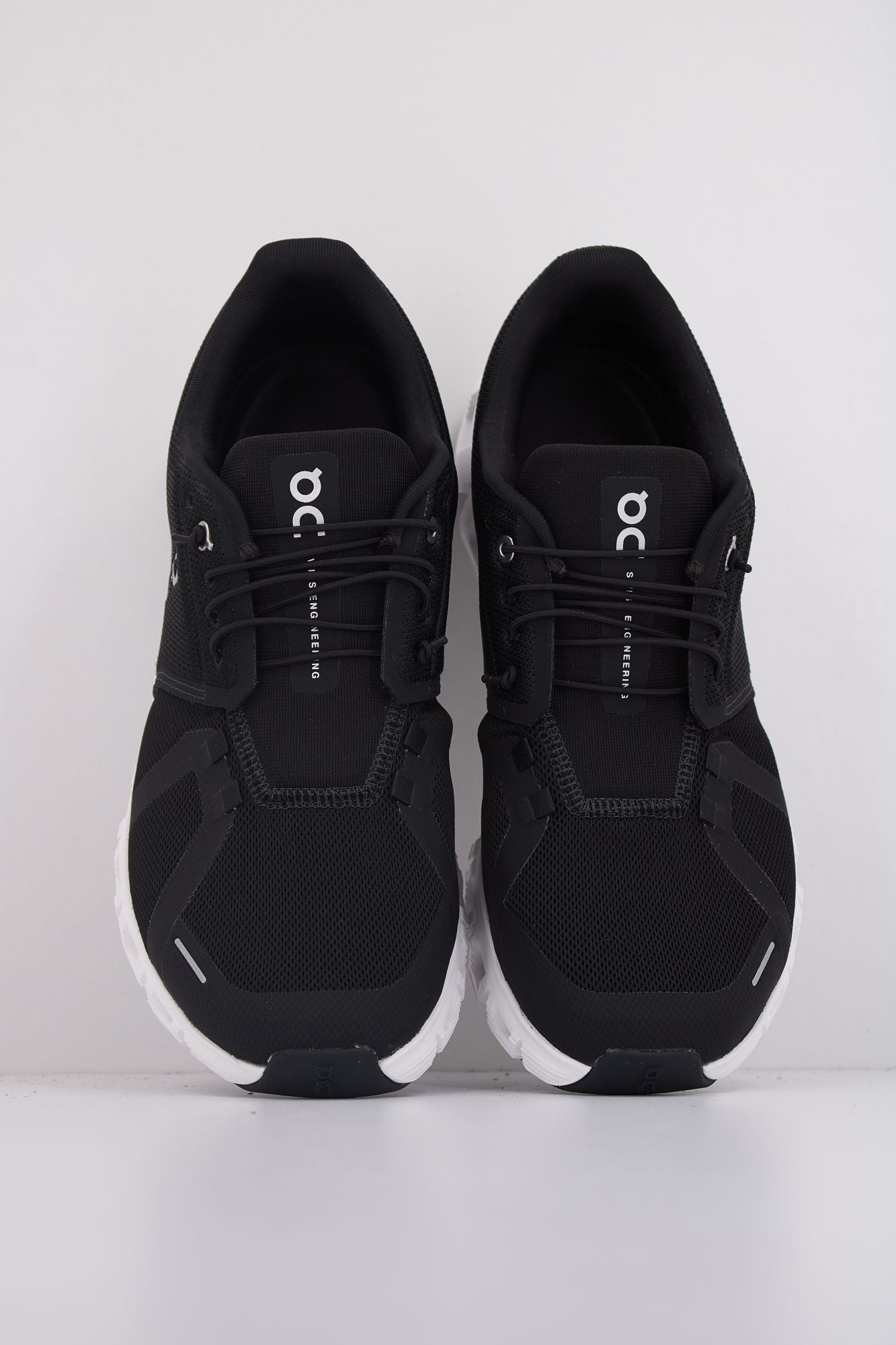 ON RUNNING CLOUD 6 en color NEGRO (3)