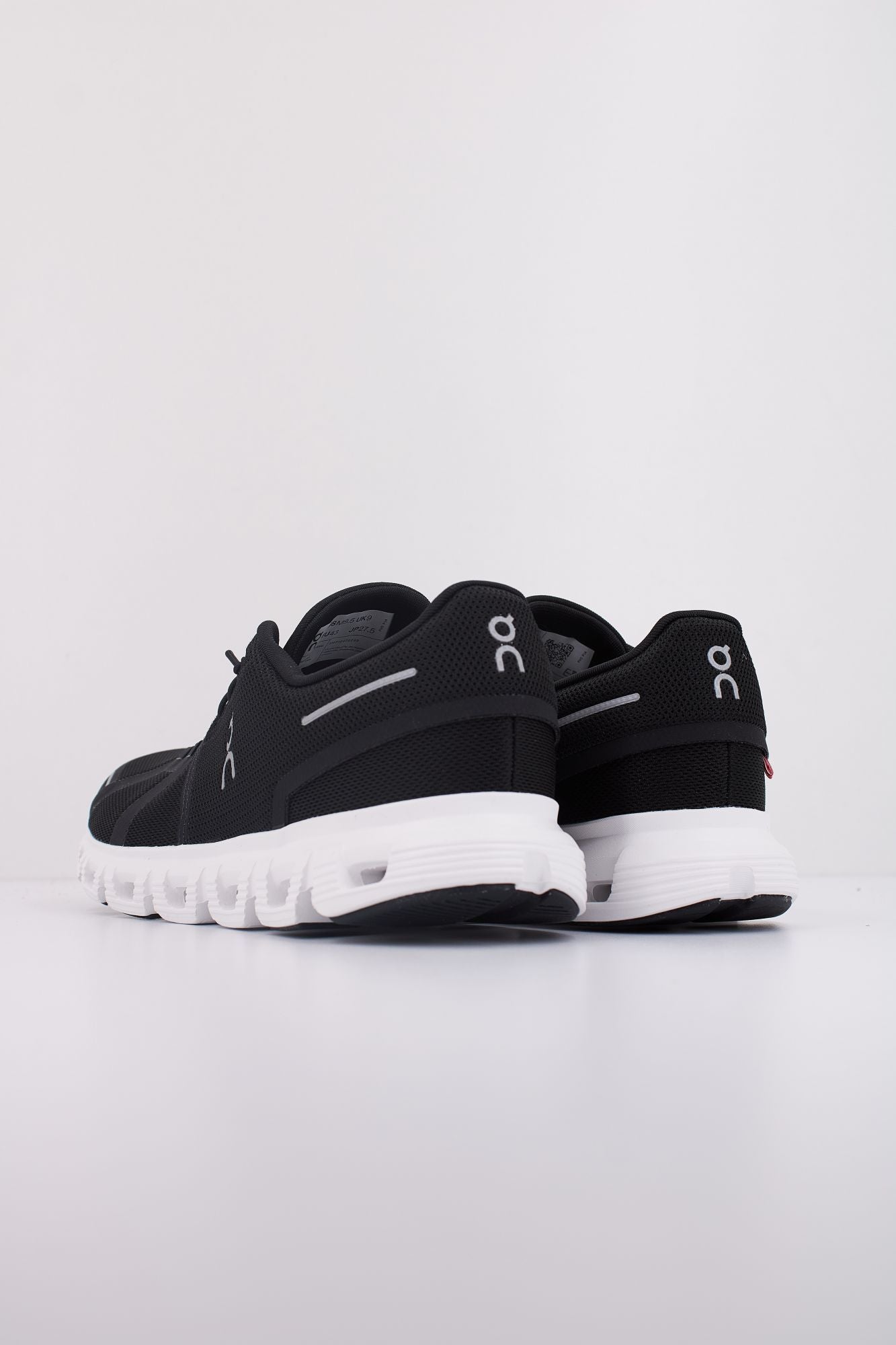 ON RUNNING CLOUD 6 en color NEGRO (4)