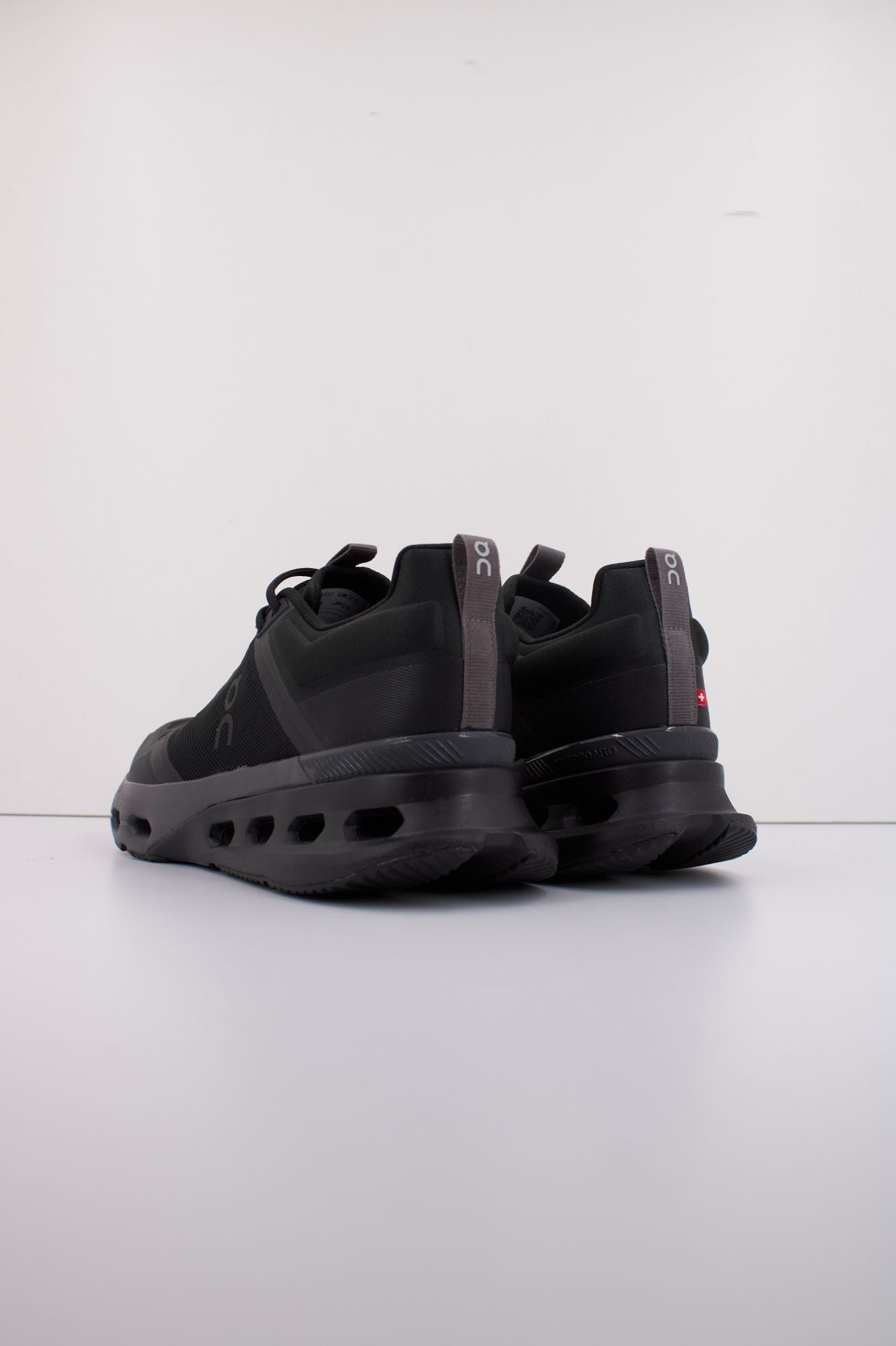 ON RUNNING CLOUDNOVA X M en color NEGRO (4)
