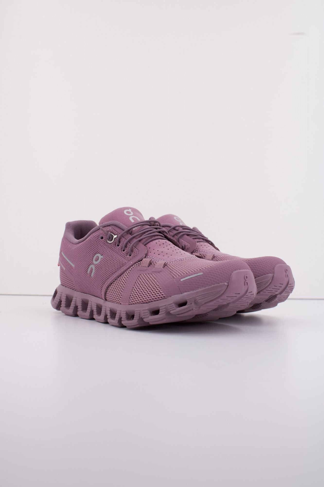 ON RUNNING CLOUD 5 W en color VIOLETA (2)