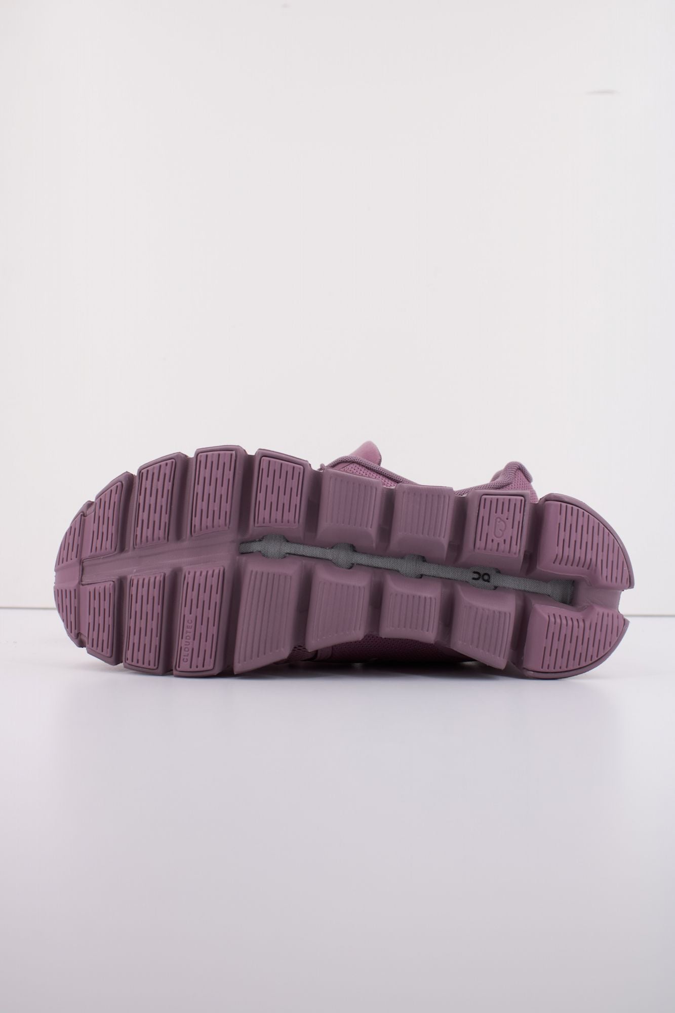ON RUNNING CLOUD 5 W en color VIOLETA (5)