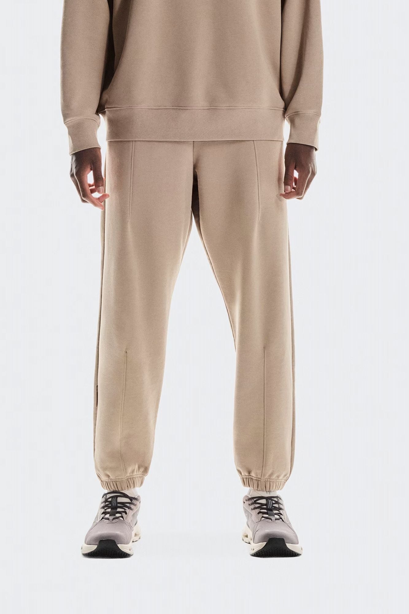 ON RUNNING CLUB PANTS en color MARRON (1)