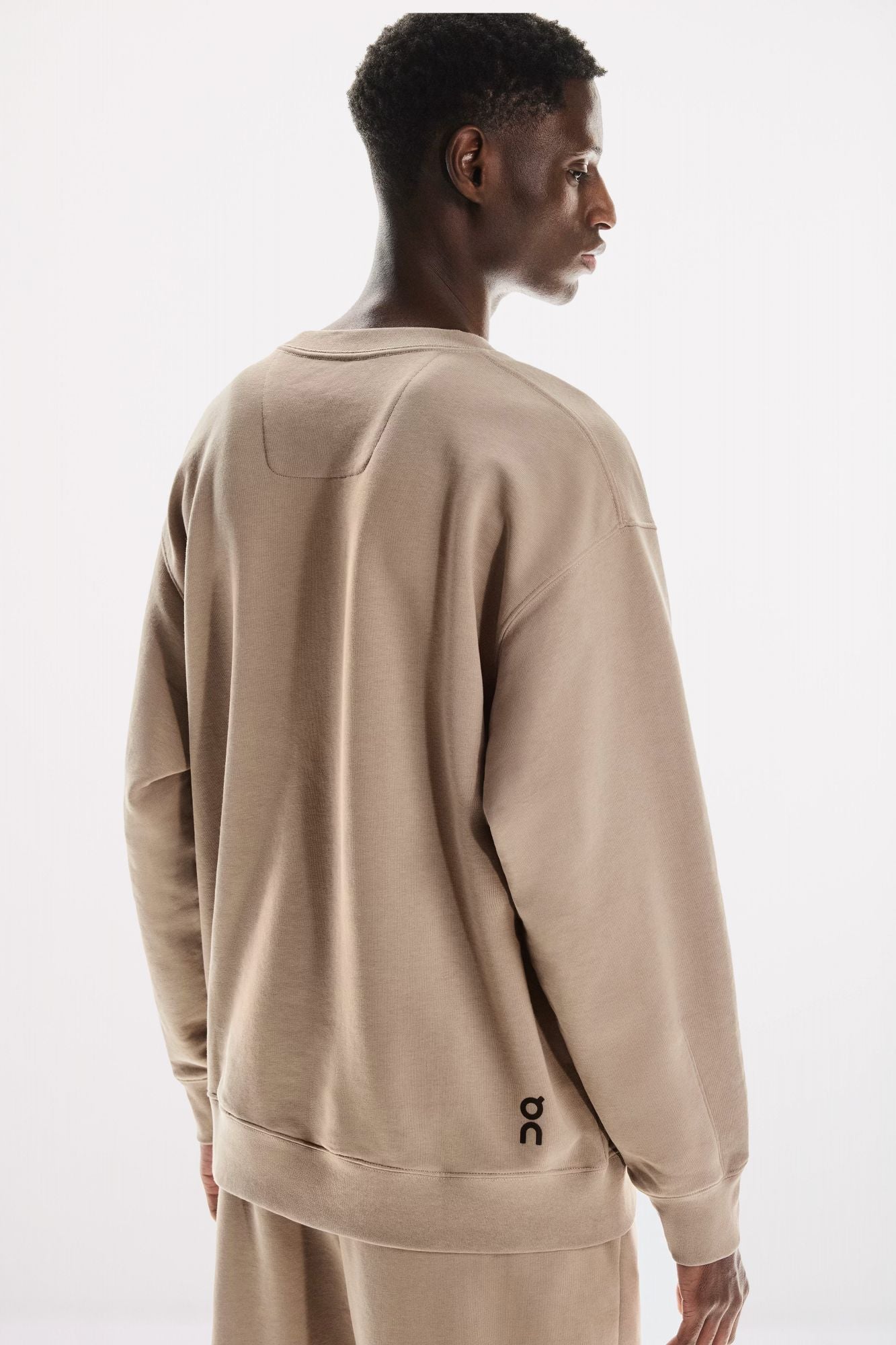 ON RUNNING CLUB CREW M en color MARRON (2)
