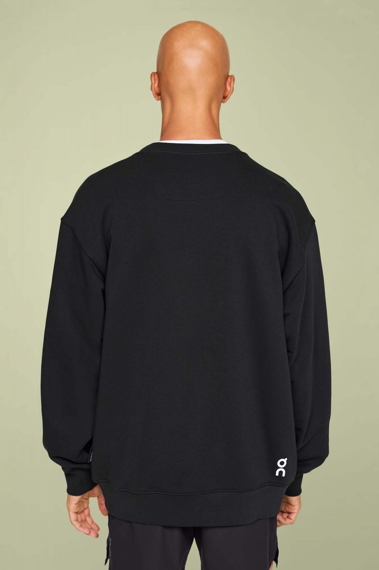 ON RUNNING CLUB CREW en color NEGRO (3)