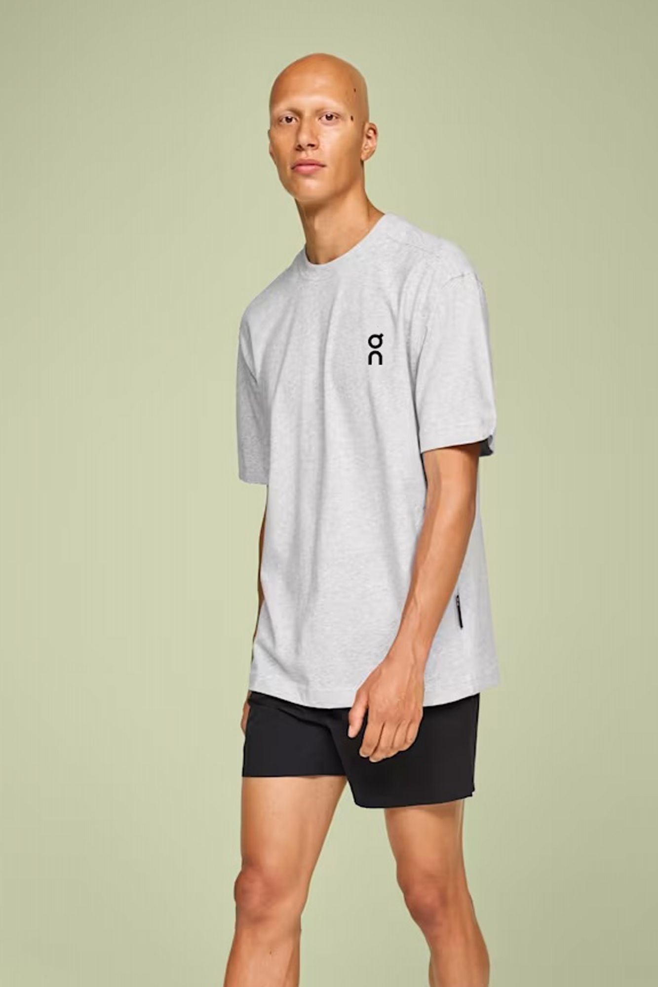 ON RUNNING CLUB T M en color GRIS (1)