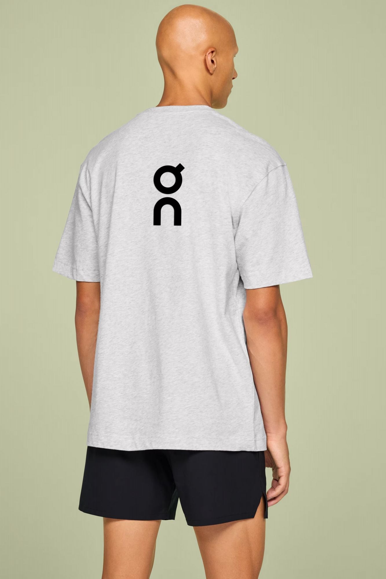 ON RUNNING CLUB T M en color GRIS (2)