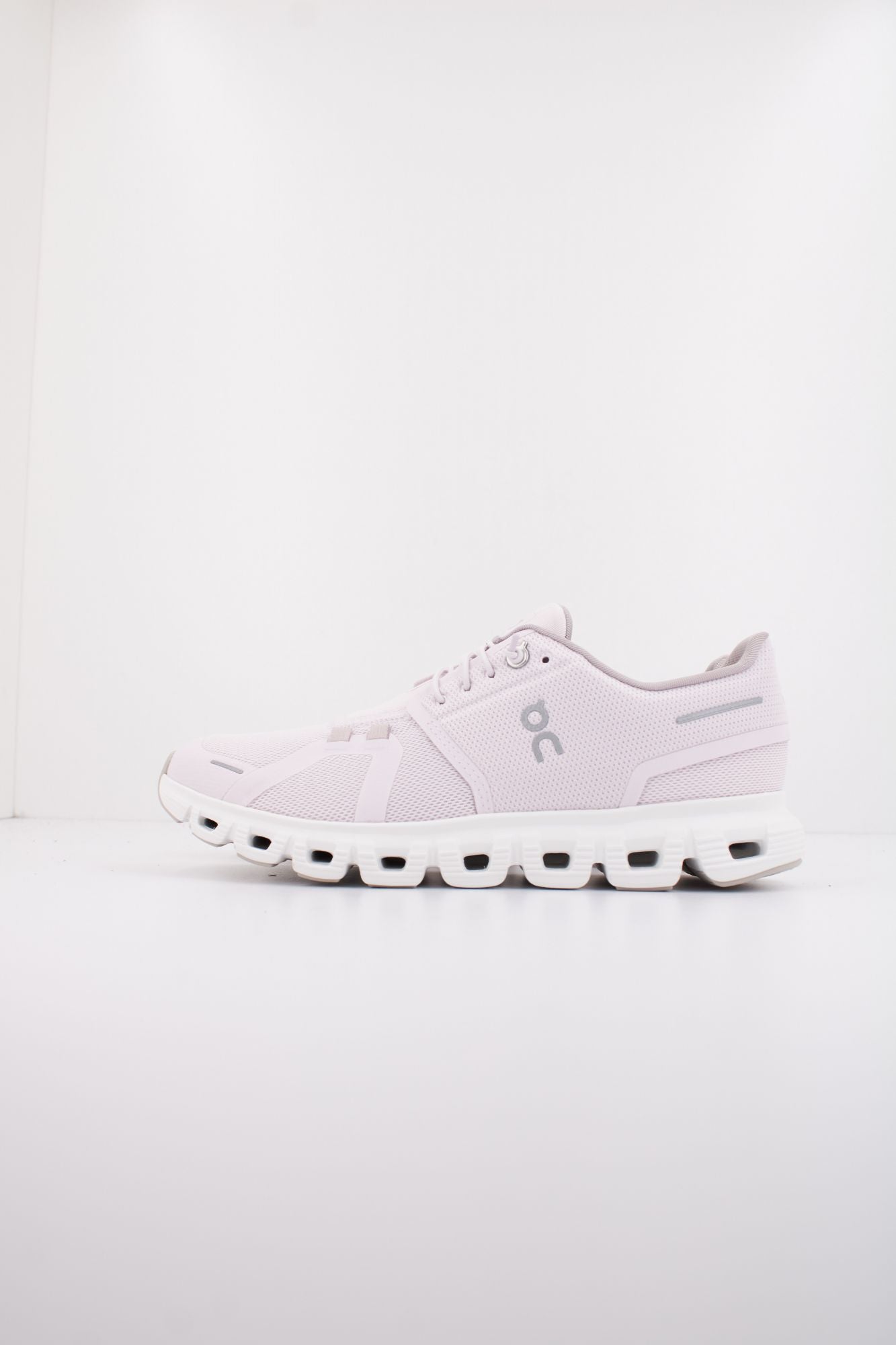 ON RUNNING CLOUD 6 en color VIOLETA (1)