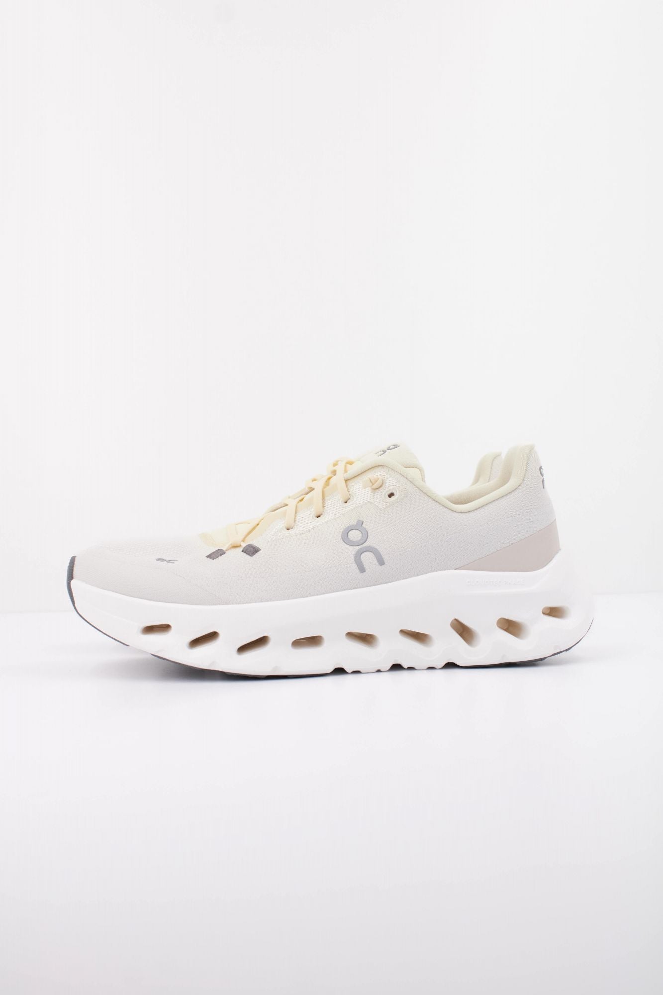 ON RUNNING CLOUDTILT en color AMARILLO (1)