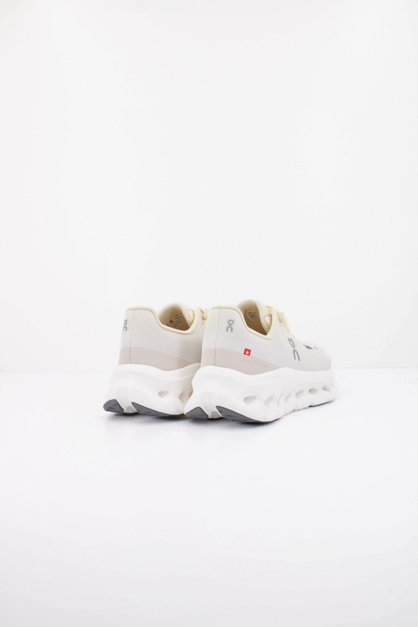 ON RUNNING CLOUDTILT en color AMARILLO (4)