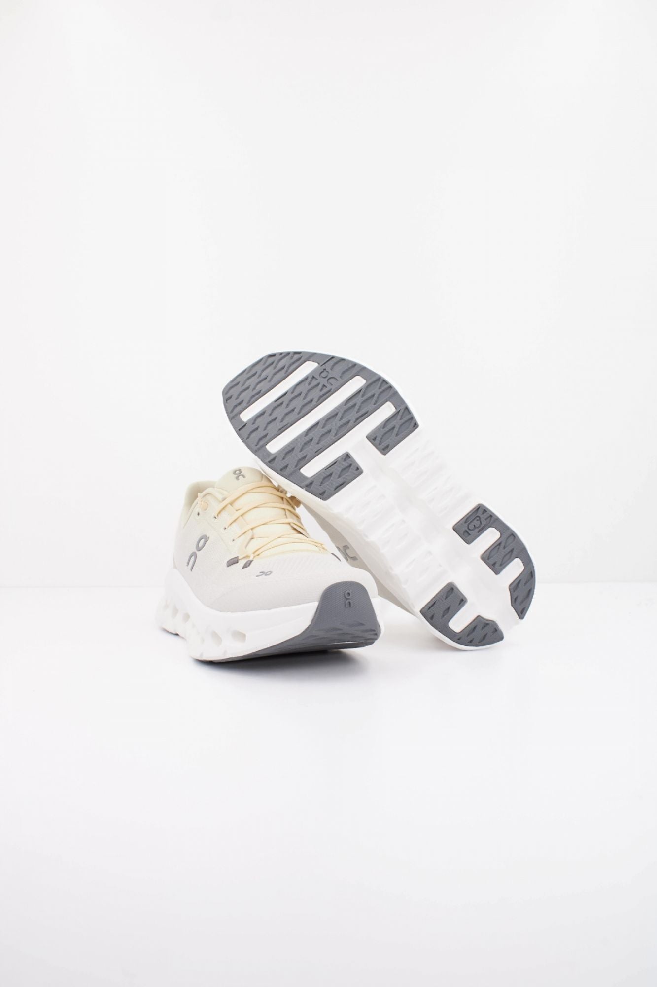 ON RUNNING CLOUDTILT en color AMARILLO (5)