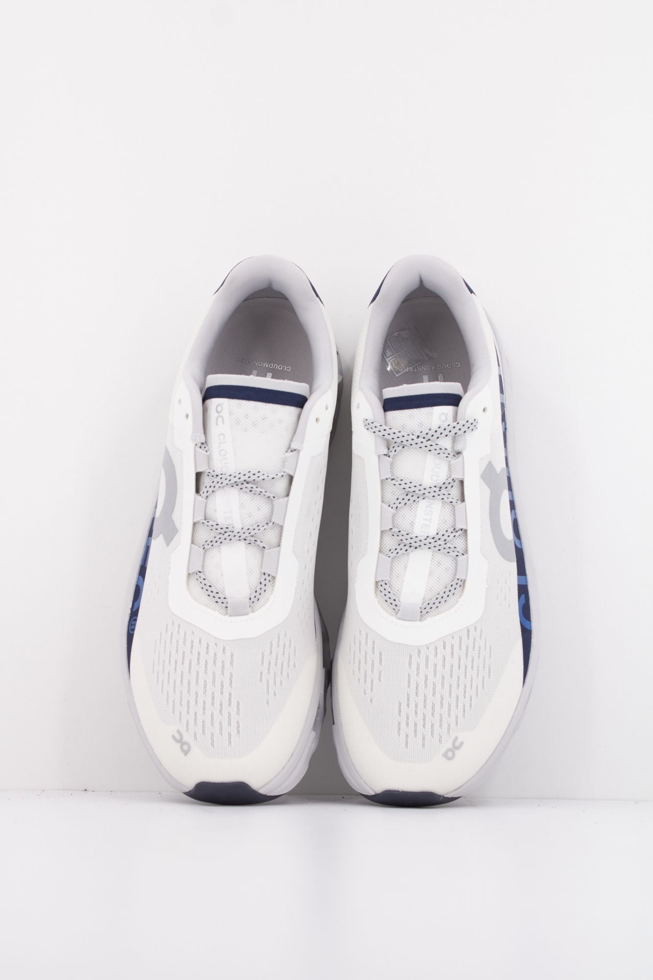 ON RUNNING CLOUDMONSTER en color BLANCO (3)