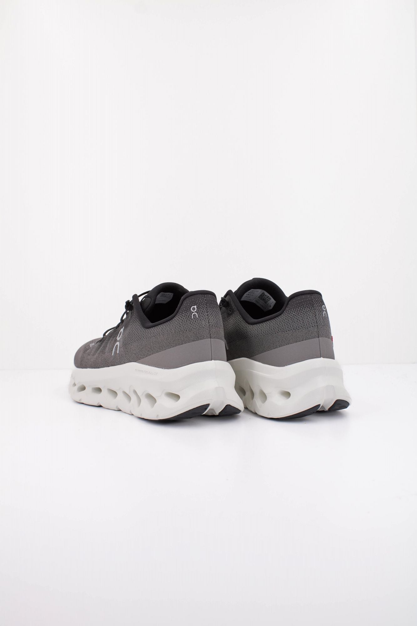 ON RUNNING CLOUDTILT en color NEGRO (3)