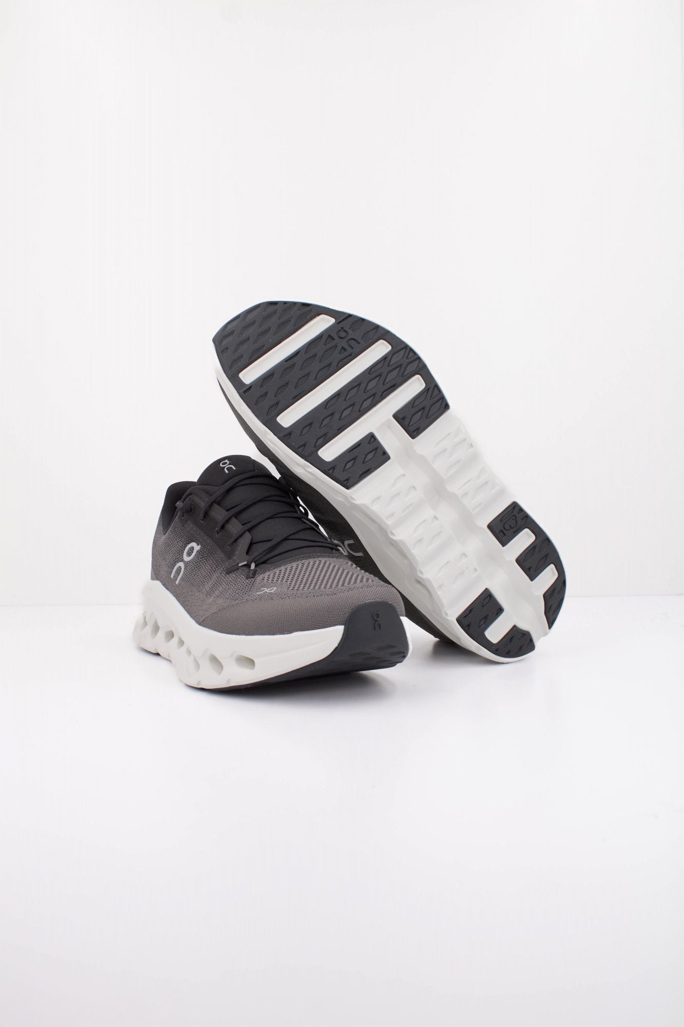 ON RUNNING CLOUDTILT en color NEGRO (4)