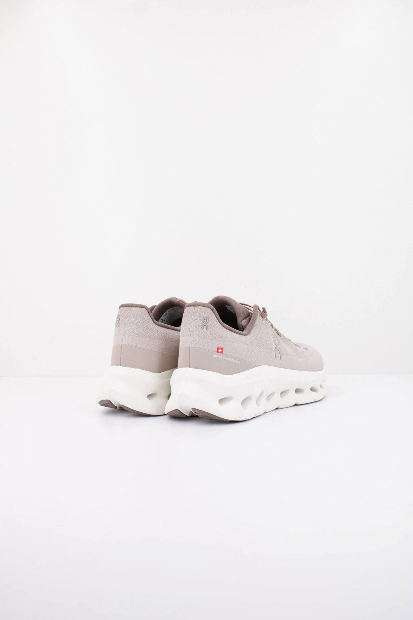 ON RUNNING CLOUDTILT en color MARRON (4)