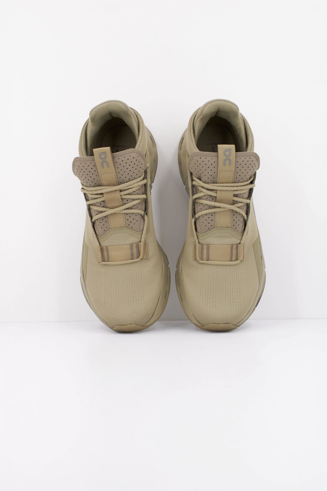 ON RUNNING CLOUDNOVA 2 en color VERDE (3)