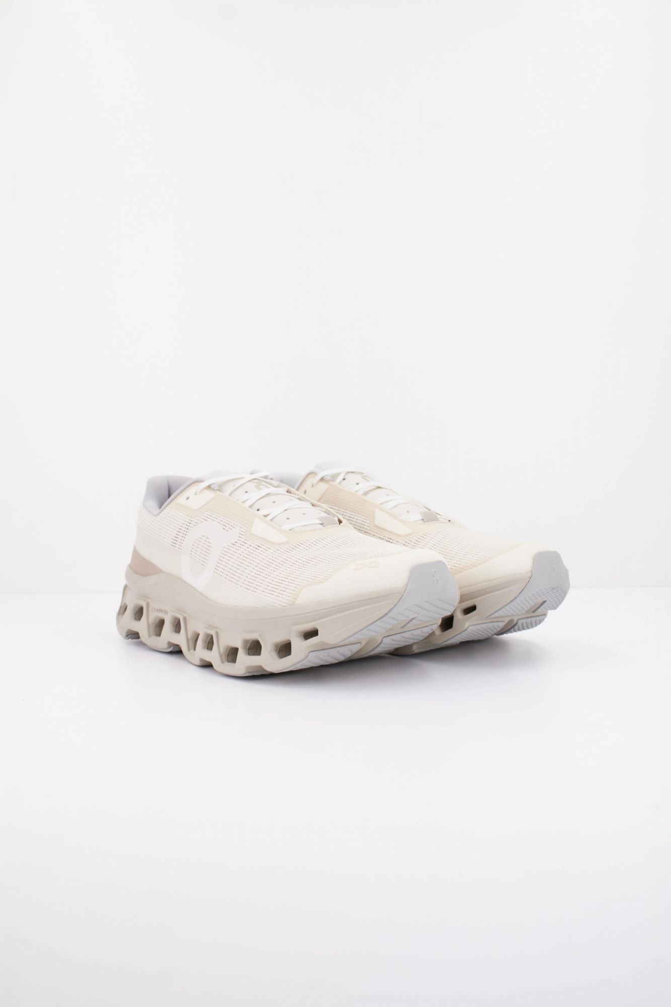 ON RUNNING CLOUDMONSTER VOID en color BEIS (2)