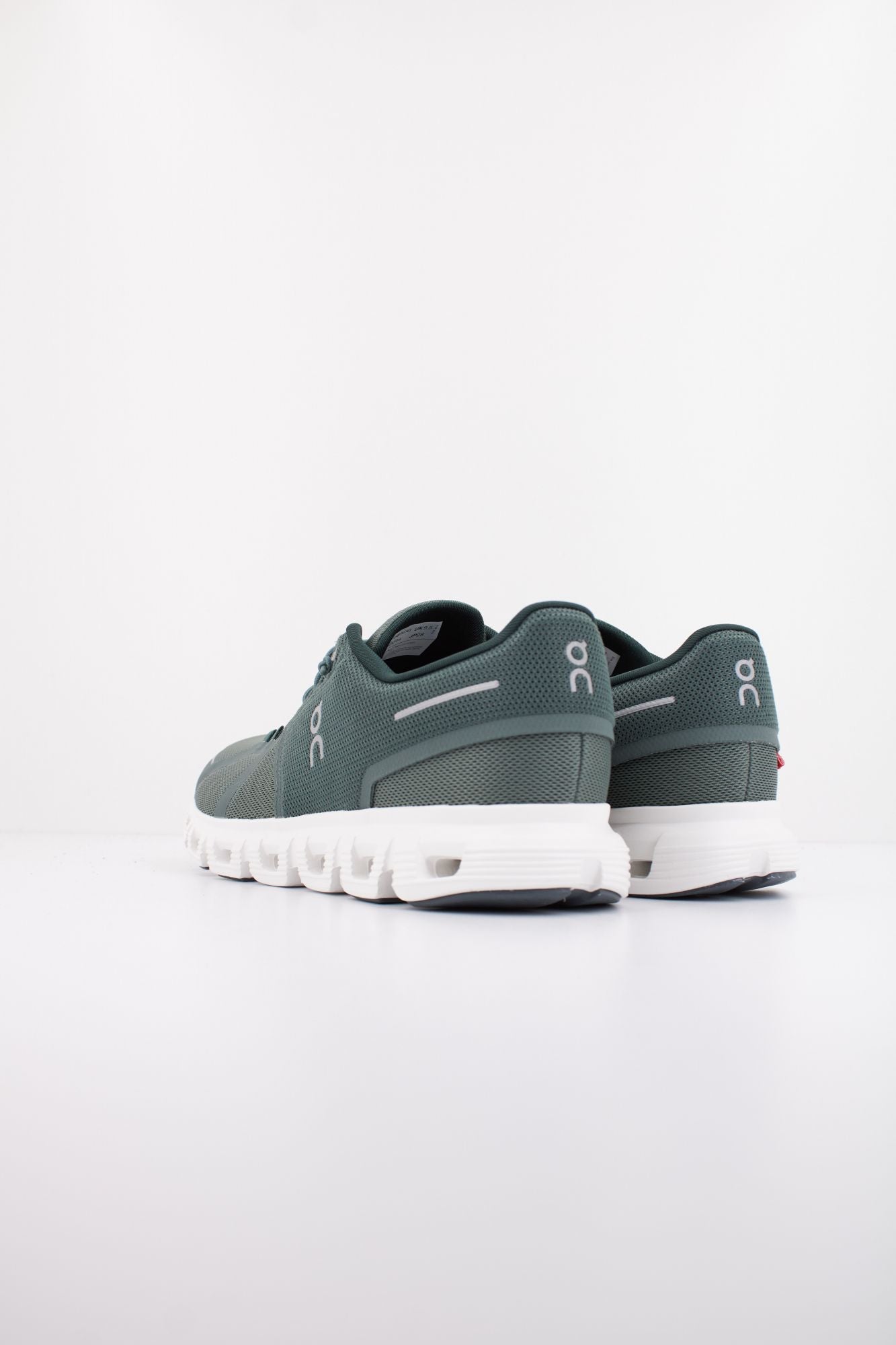 ON RUNNING CLOUD 6 en color VERDE (4)